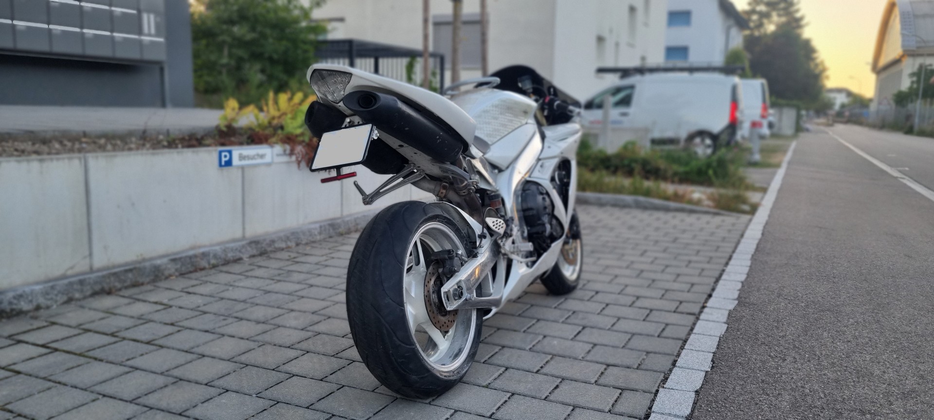 YAMAHA YZF-R1-image-2