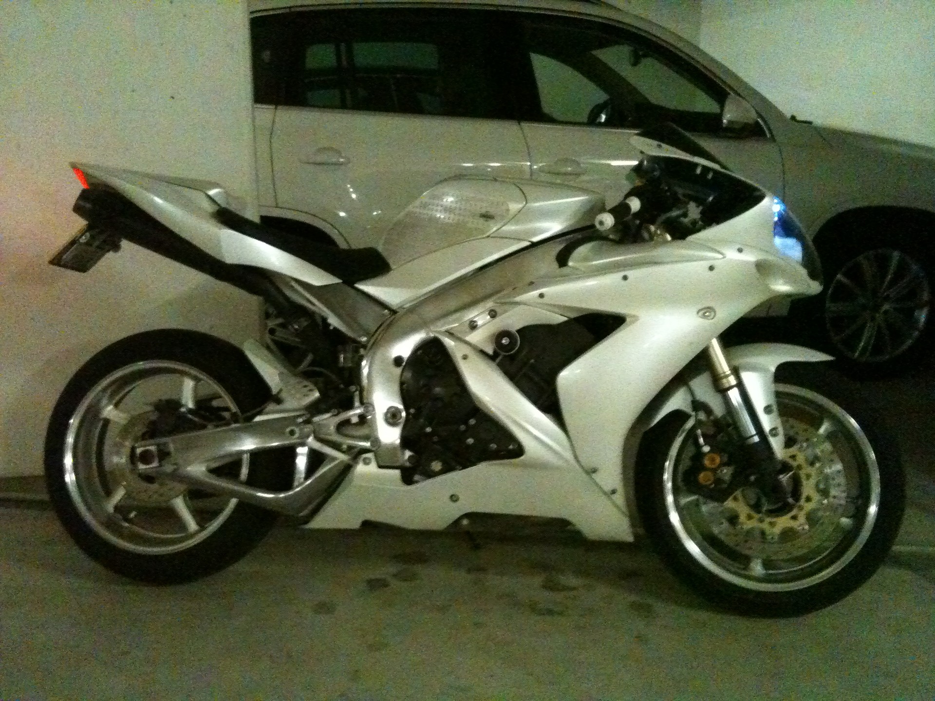 YAMAHA YZF-R1-image-5