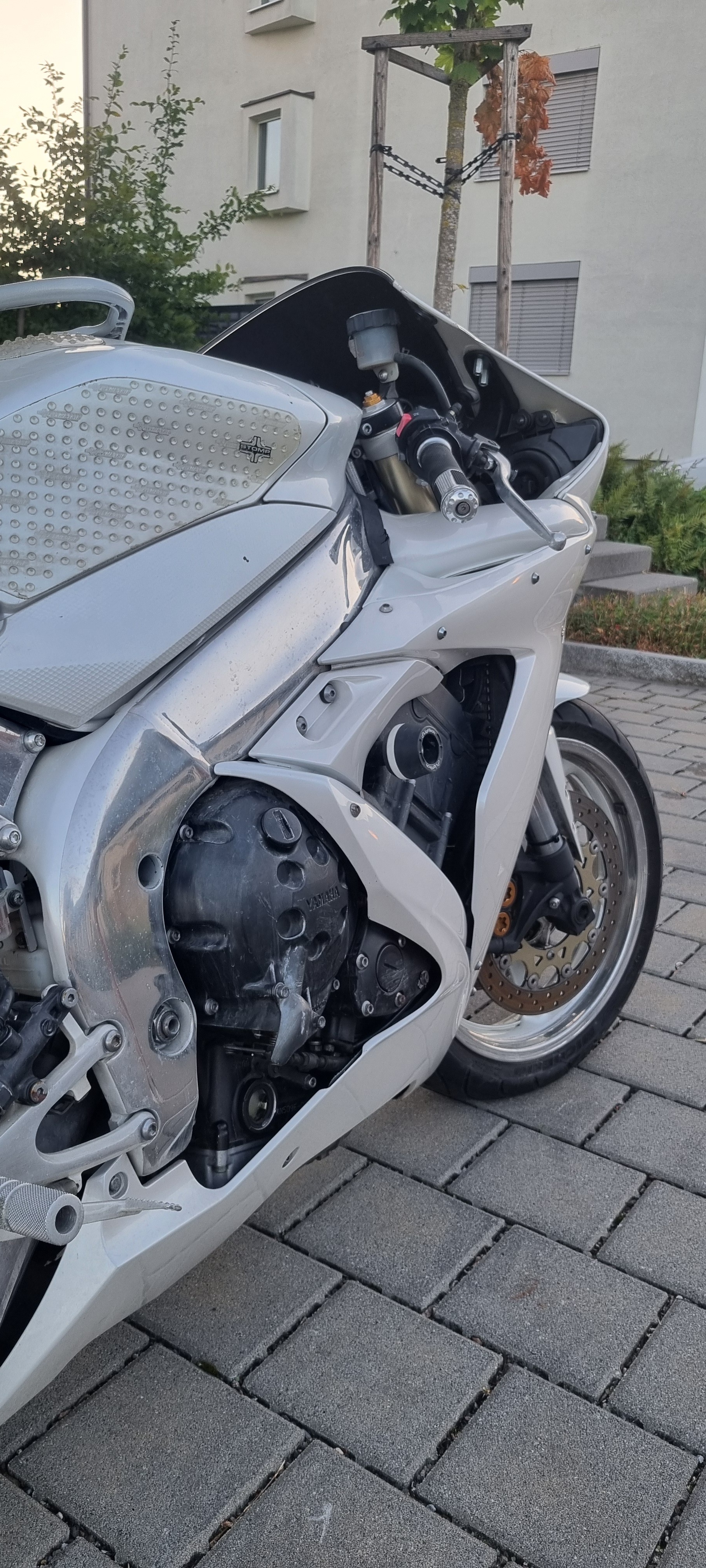 YAMAHA YZF-R1-image-3