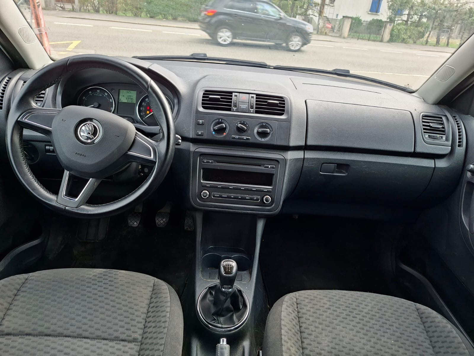 SKODA Fabia 1.2 TSI Ambition Plus-image-8