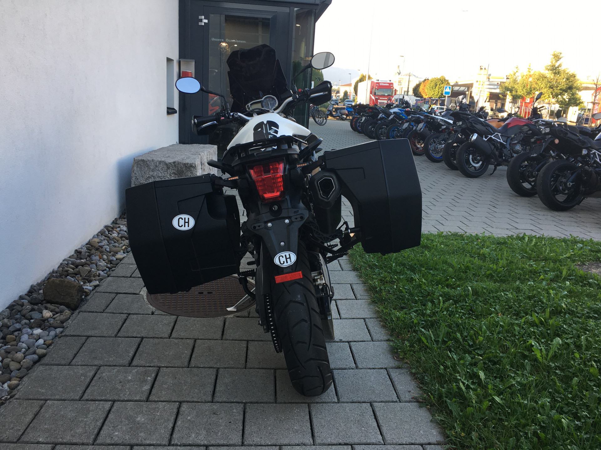 TRIUMPH Tiger 800-image-2