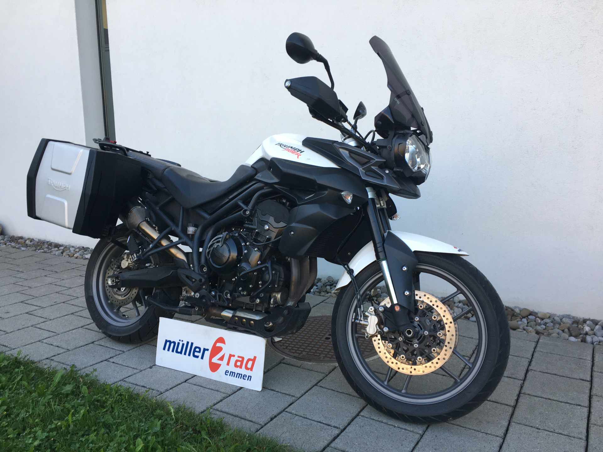 TRIUMPH Tiger 800-image-0