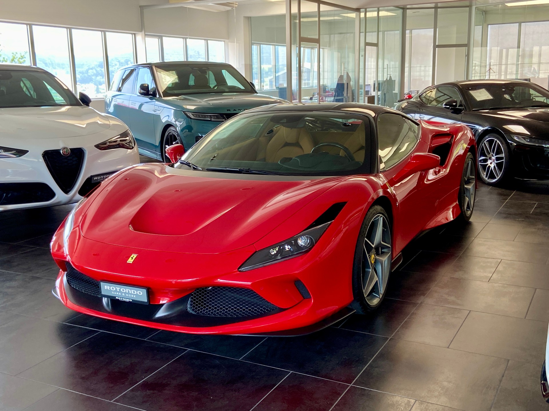 FERRARI F8 Tributo-showroom-element-1