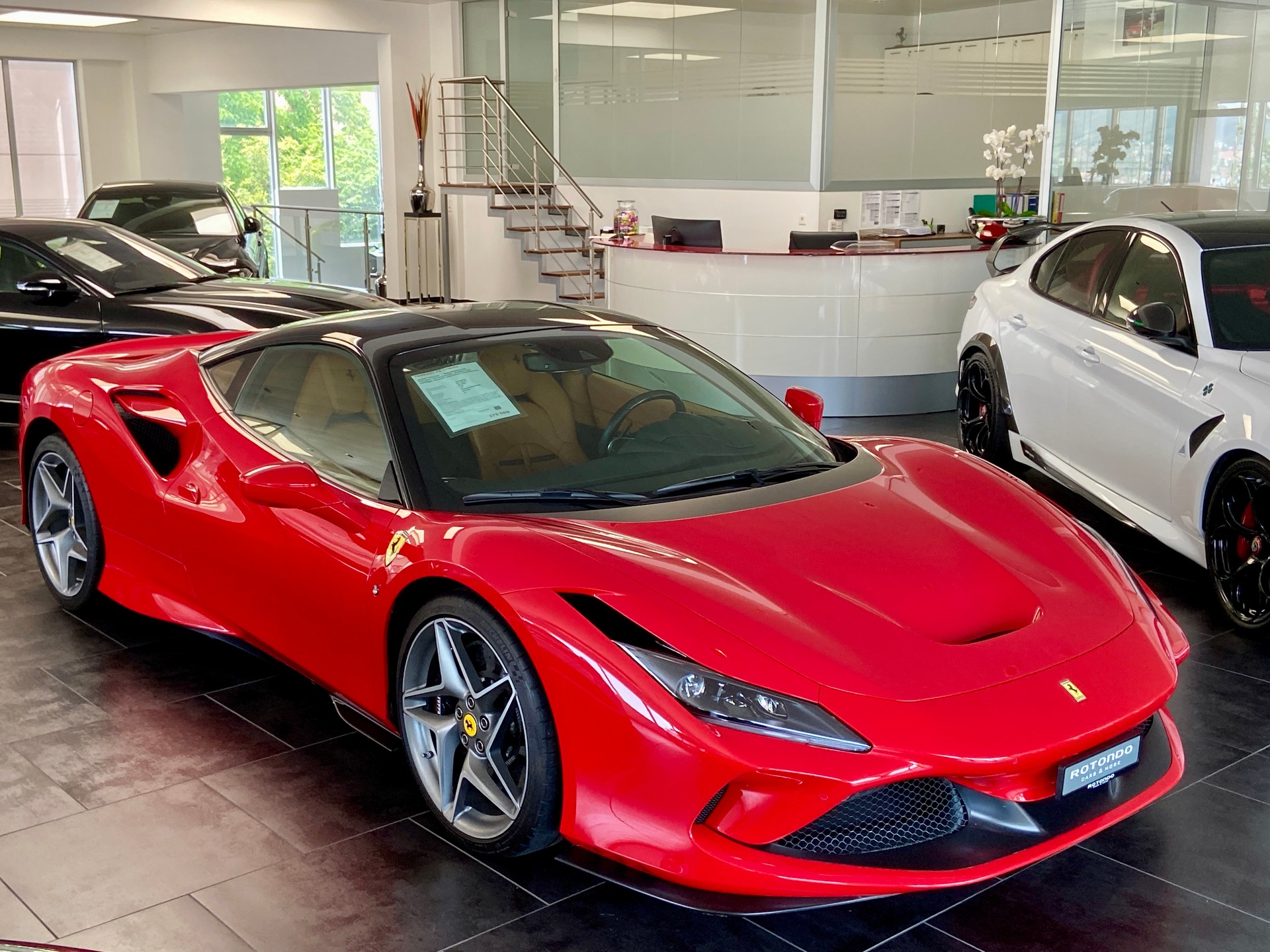 FERRARI F8 Tributo-showroom-element-2