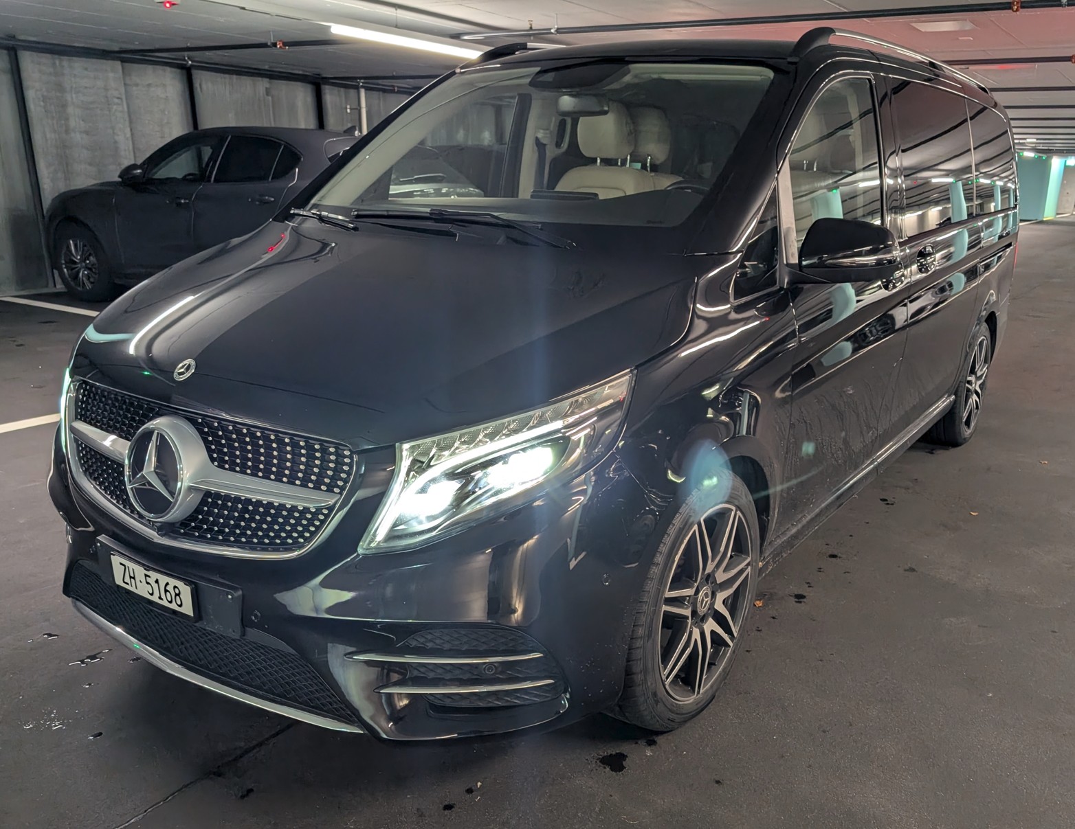 MERCEDES-BENZ V 250 d lang Exclusive 9G-Tronic AMG-image-2