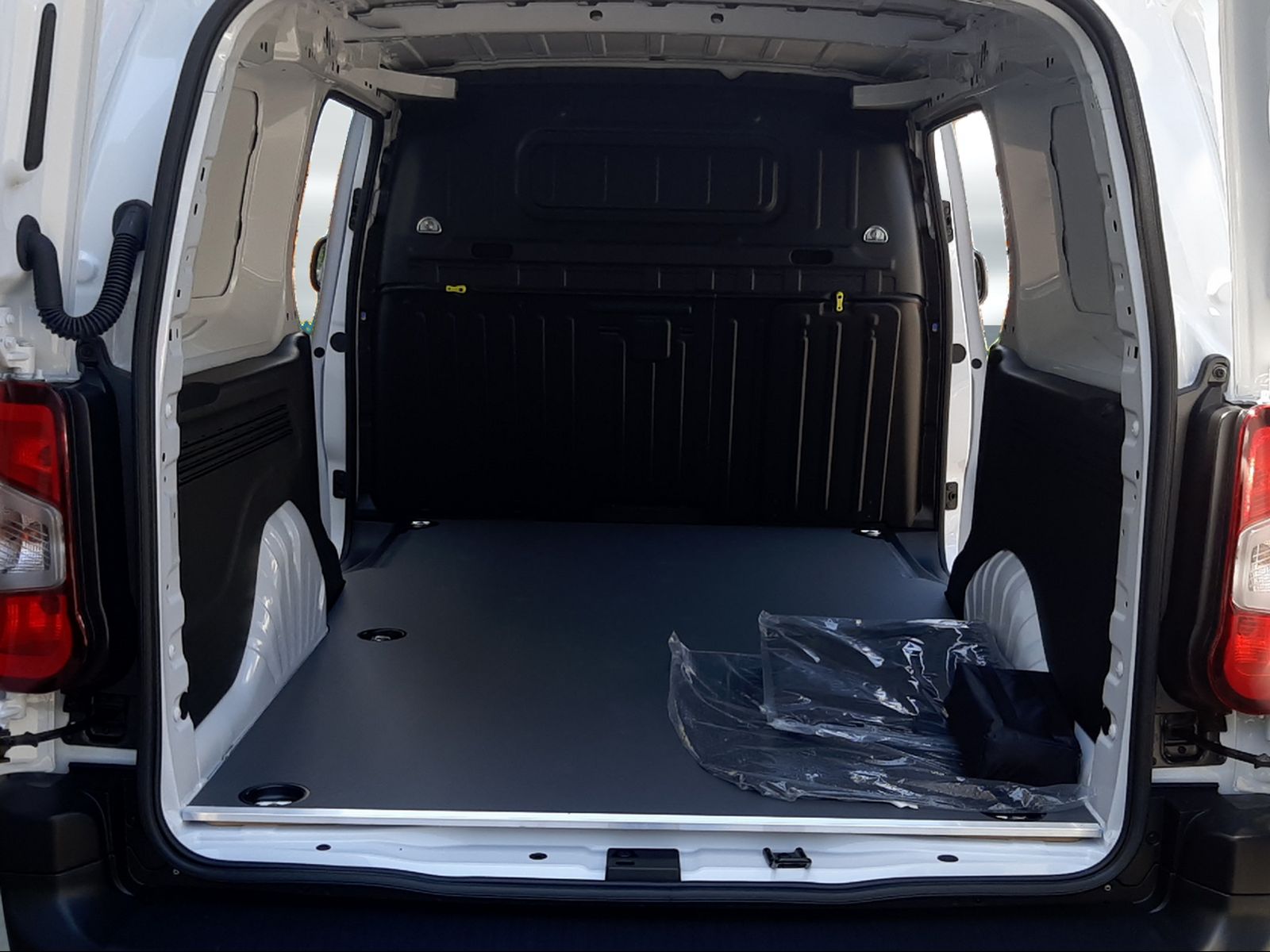 TOYOTA PROACE CITY Van L2 52KWh Active-image-12