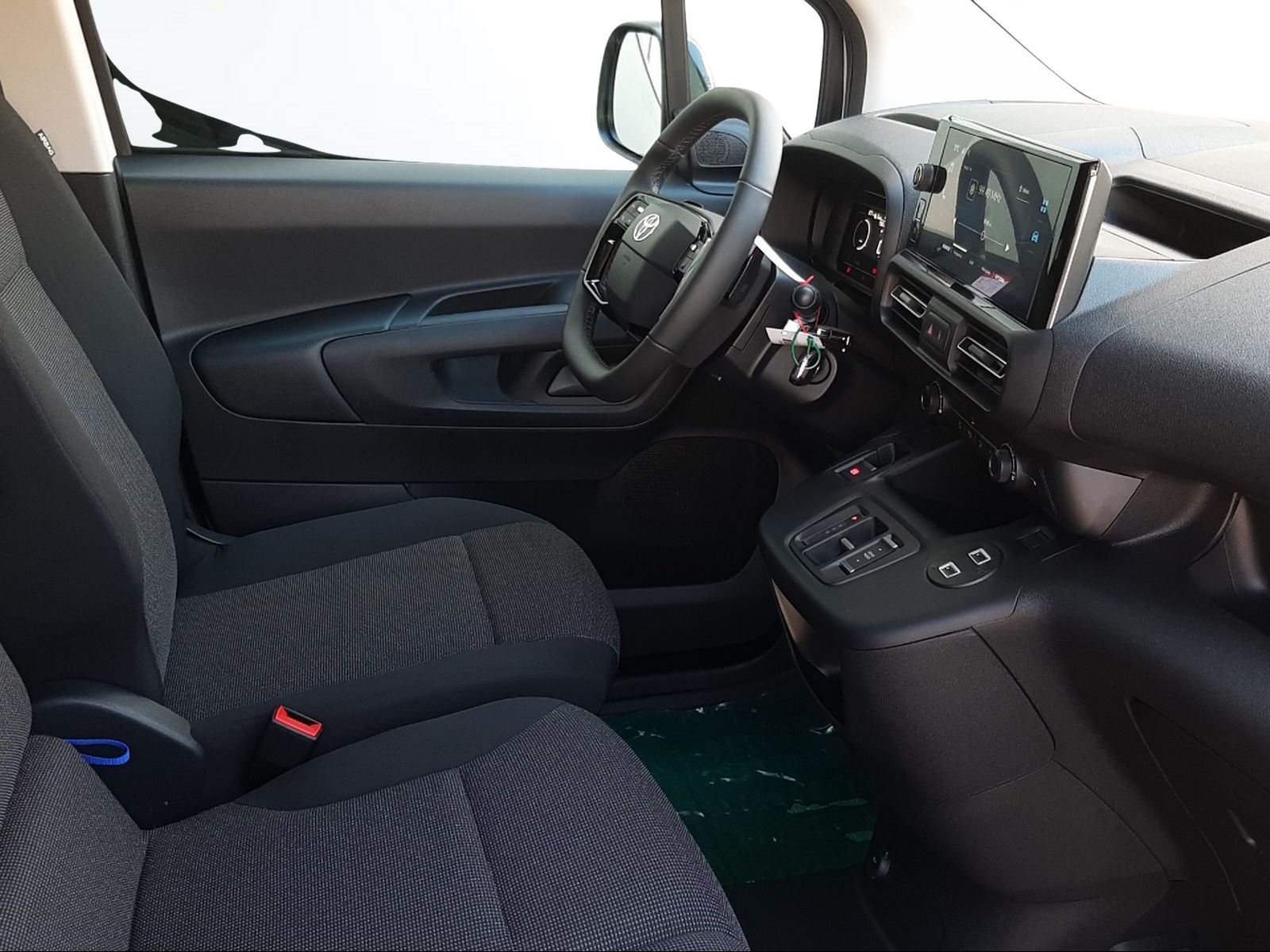 TOYOTA PROACE CITY Van L2 52KWh Active-image-14