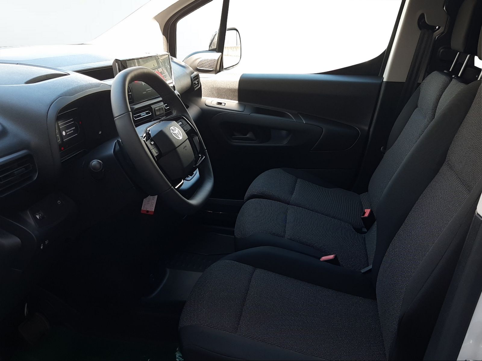 TOYOTA PROACE CITY Van L2 52KWh Active-image-7