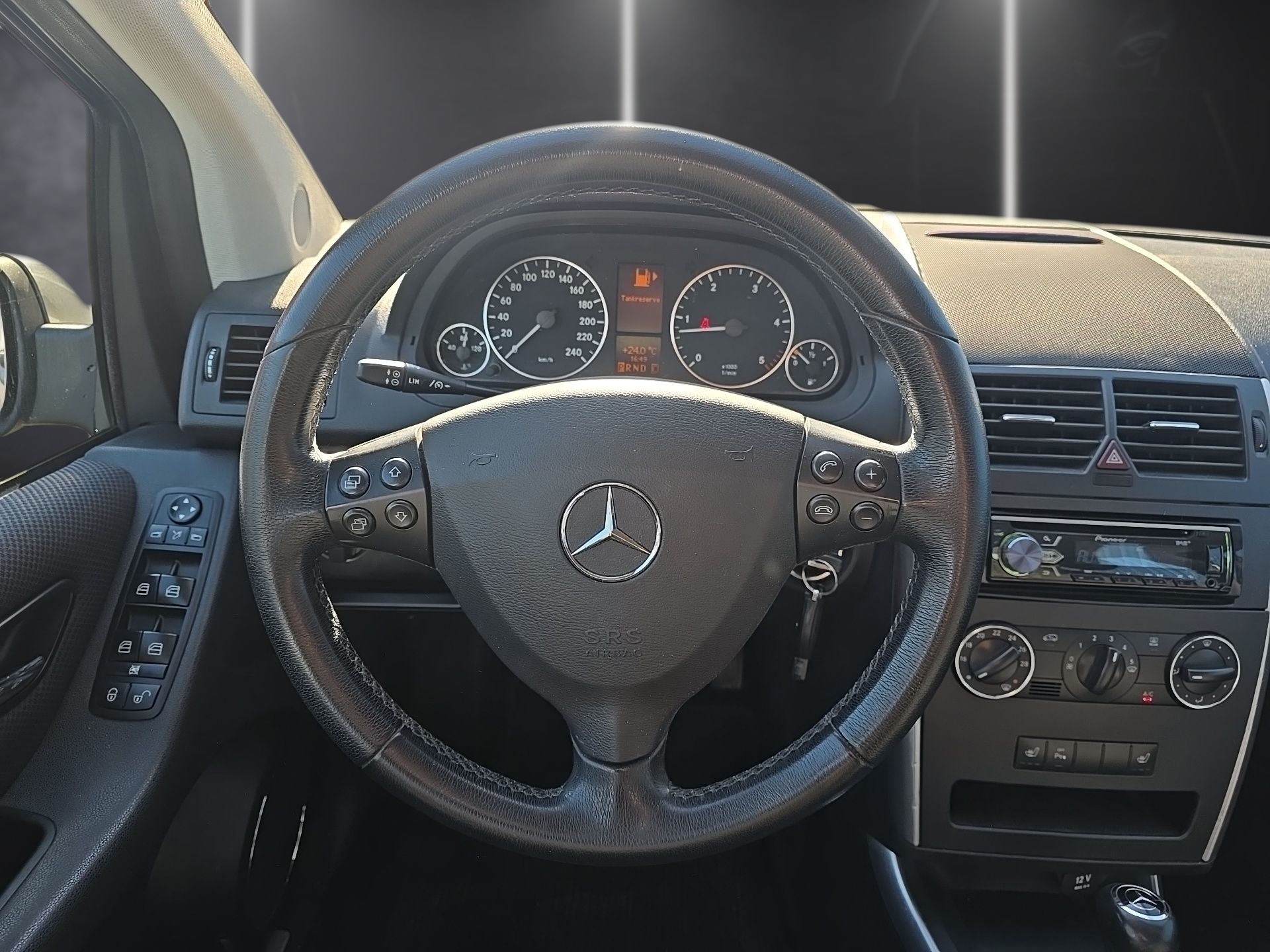 MERCEDES-BENZ A 160 CDI Elégance Autotronic-image-11