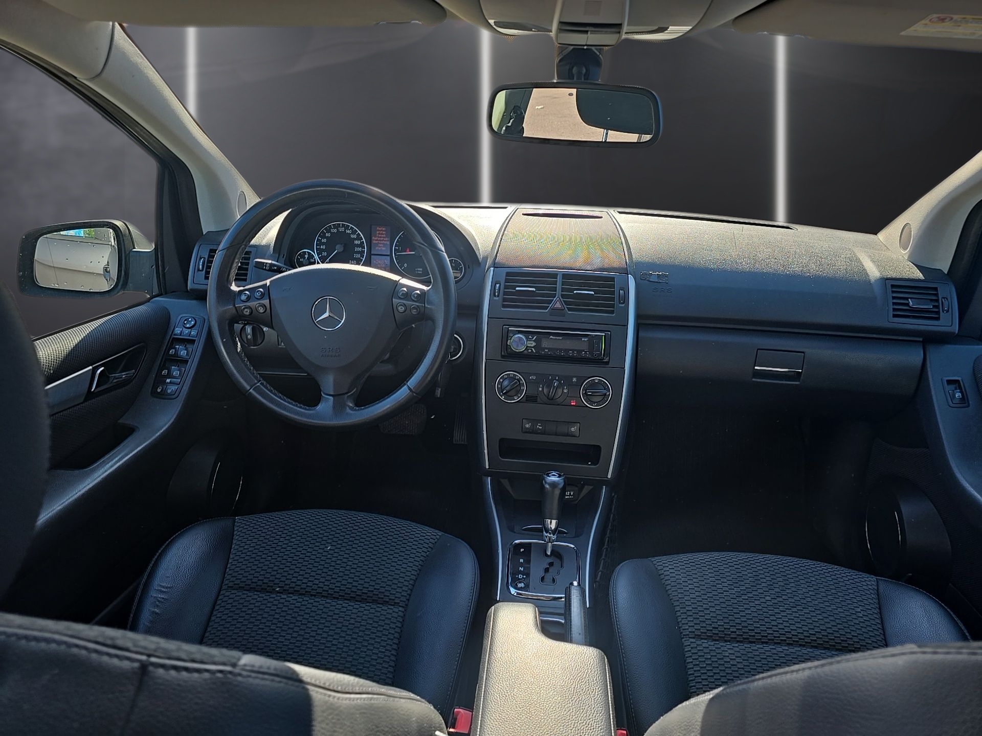 MERCEDES-BENZ A 160 CDI Elégance Autotronic-image-9