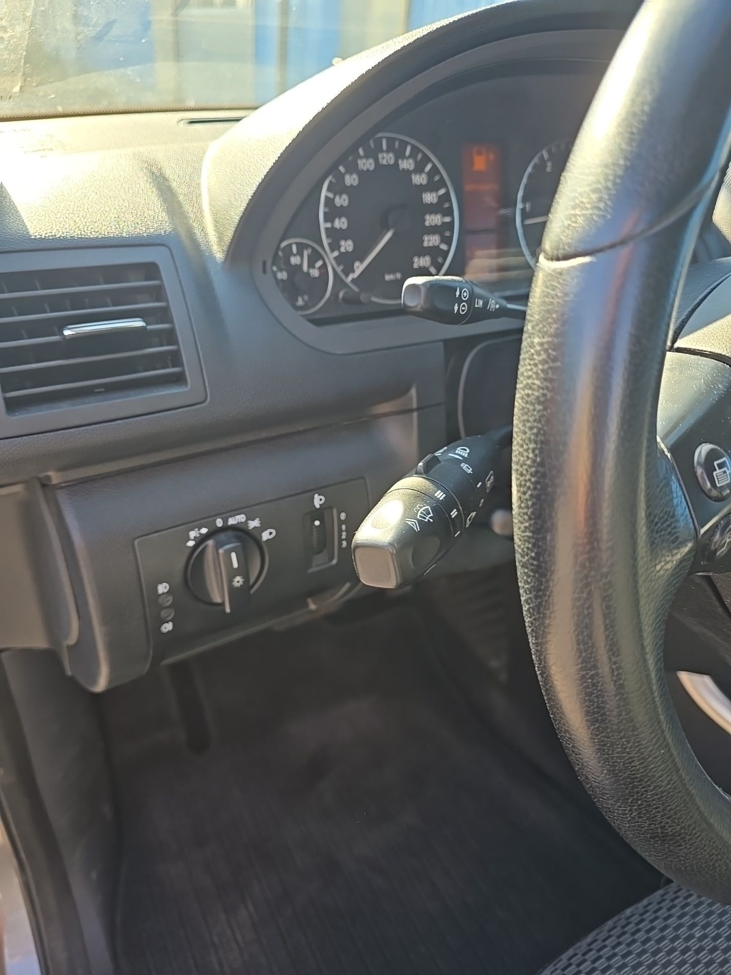 MERCEDES-BENZ A 160 CDI Elégance Autotronic-image-12