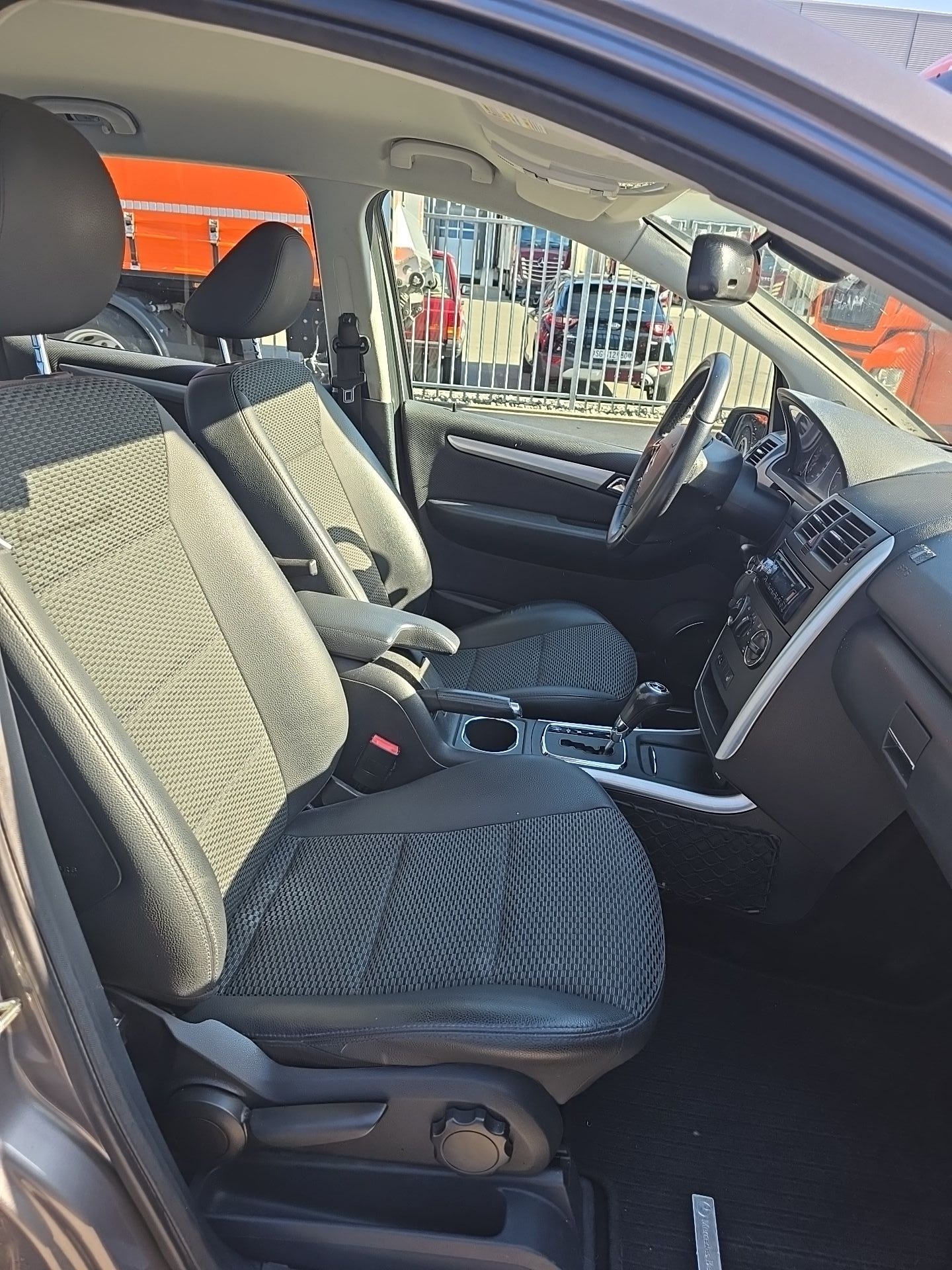 MERCEDES-BENZ A 160 CDI Elégance Autotronic-image-18