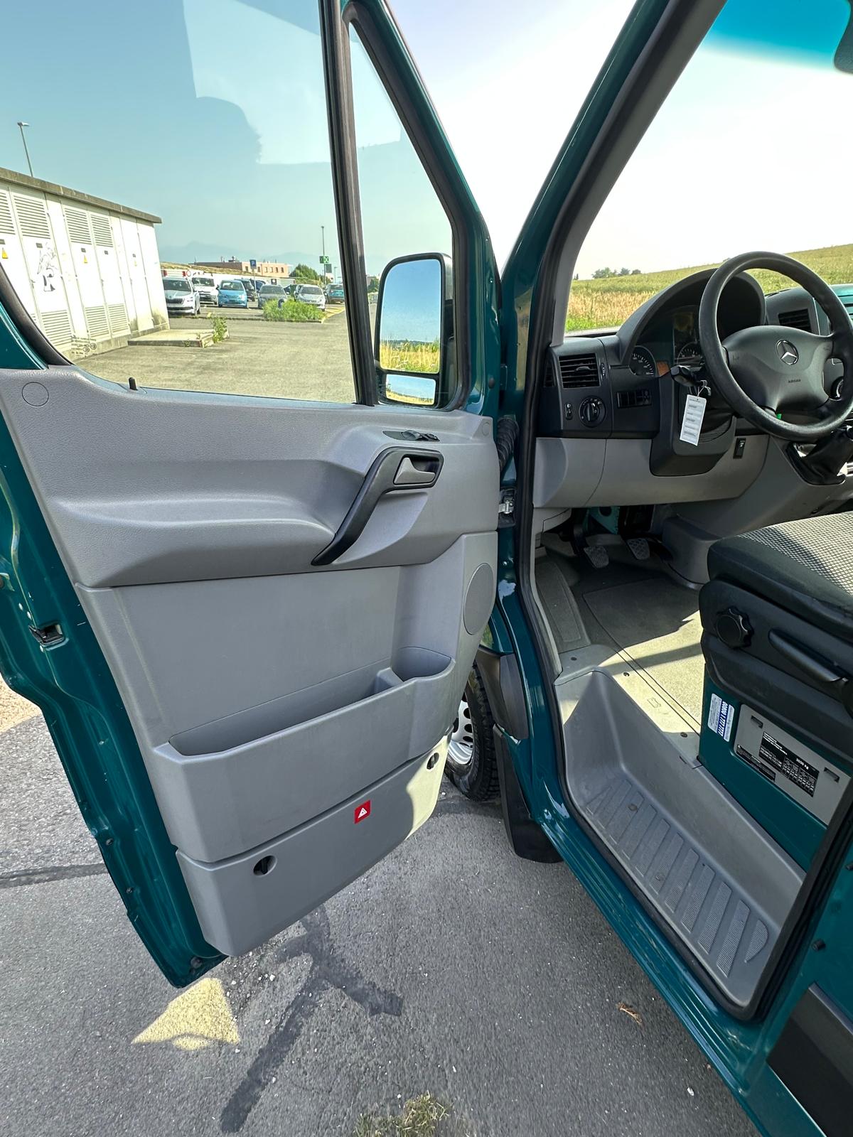 MERCEDES-BENZ 311 CDI-image-24
