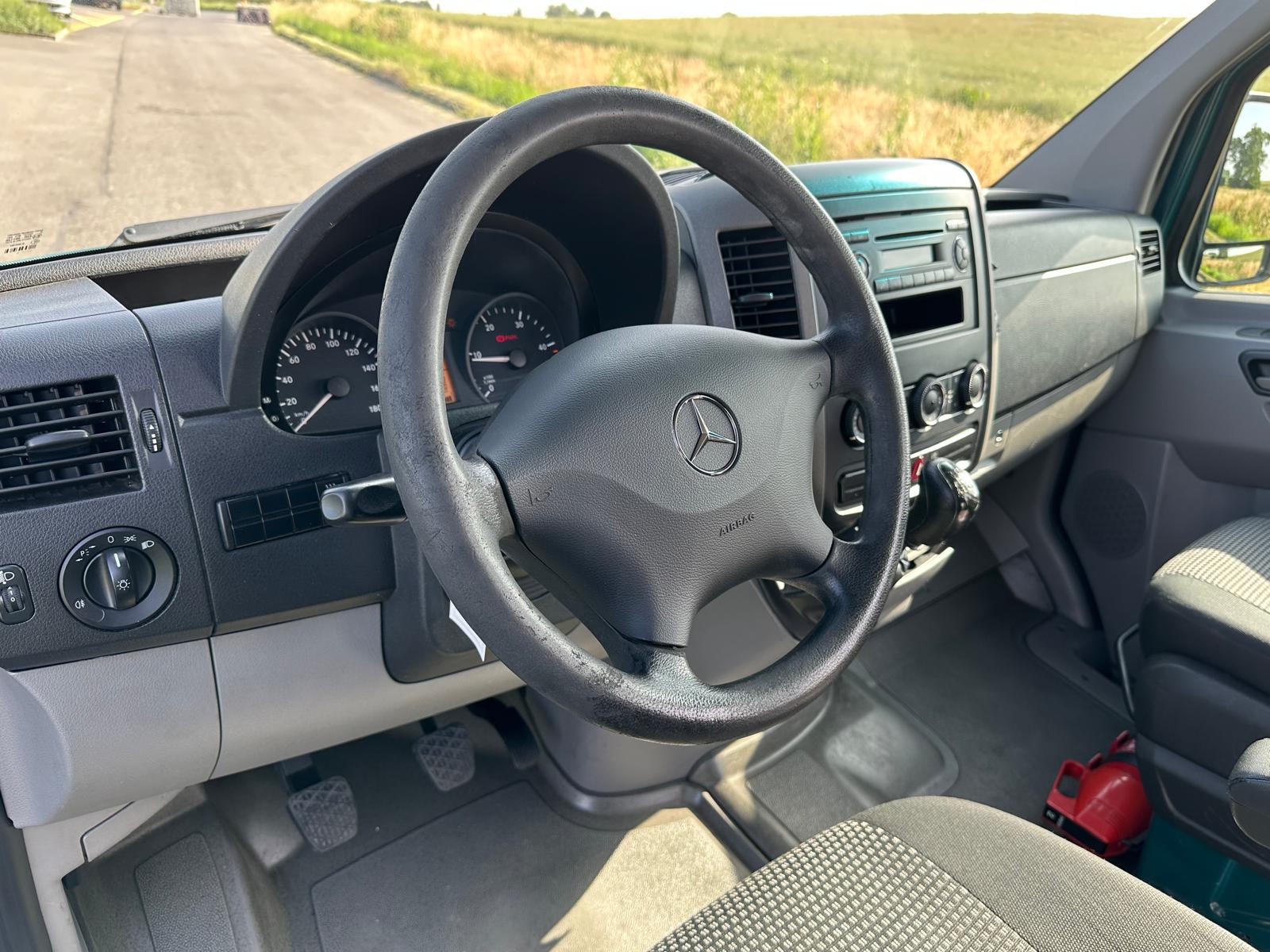 MERCEDES-BENZ 311 CDI-image-25