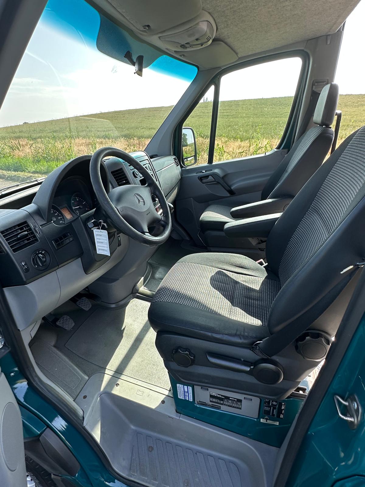 MERCEDES-BENZ 311 CDI-showroom-element-2