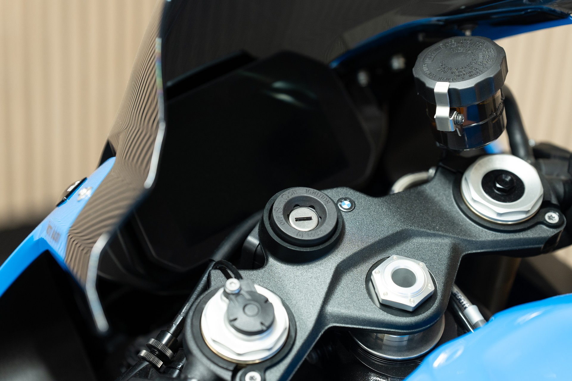 BMW S 1000 RR Individual mit Sportschalldämpfer, Blinker- und Spiegelumbau u. v. m.-showroom-element-3