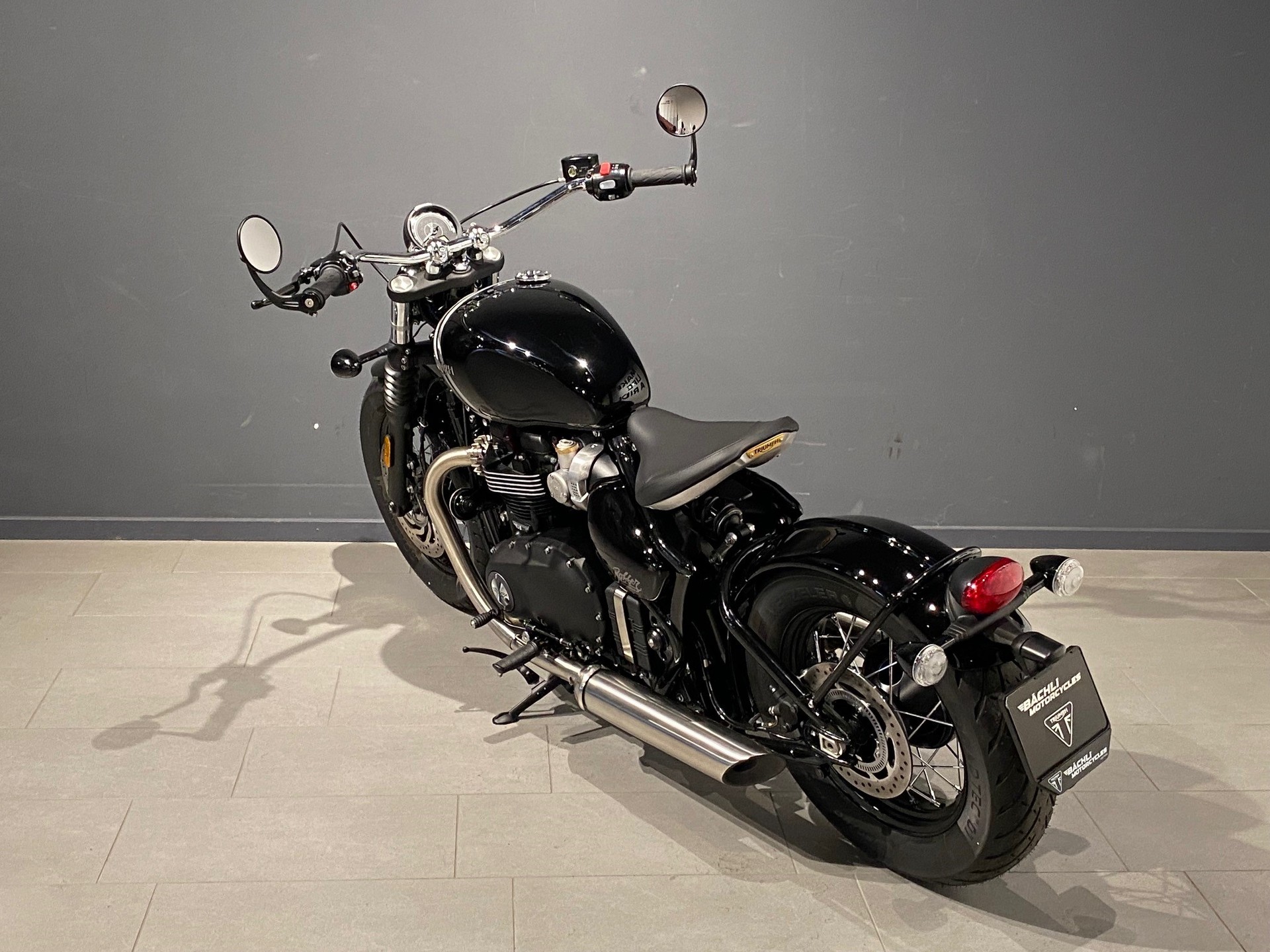 TRIUMPH Bonneville 1200 Bobber-image-4