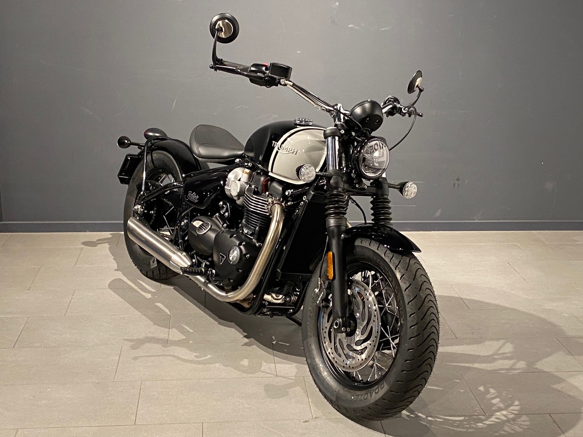 TRIUMPH Bonneville 1200 Bobber-image-1