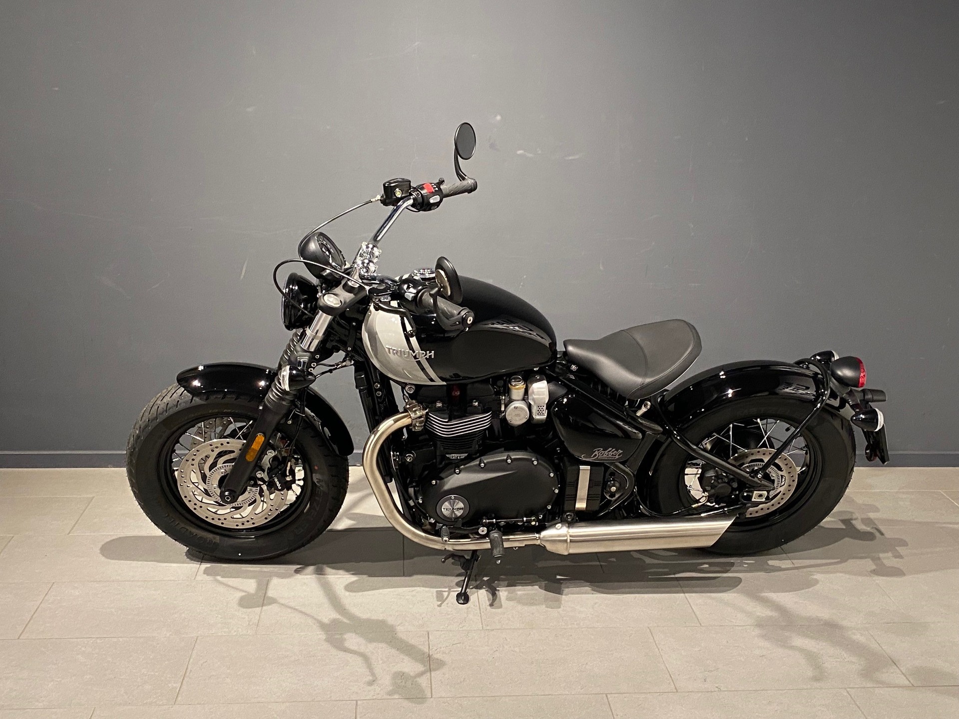 TRIUMPH Bonneville 1200 Bobber-image-3