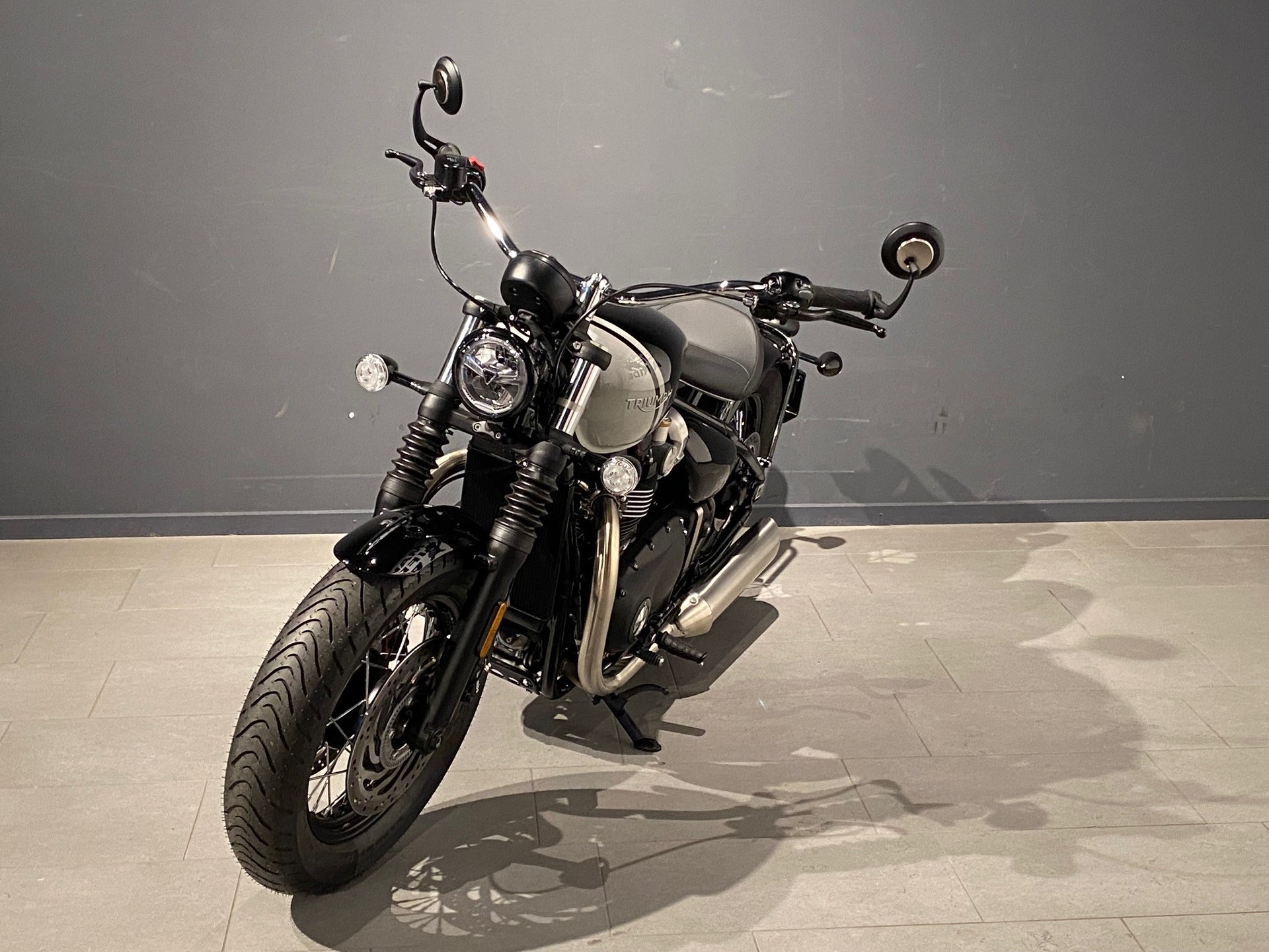 TRIUMPH Bonneville 1200 Bobber-image-2