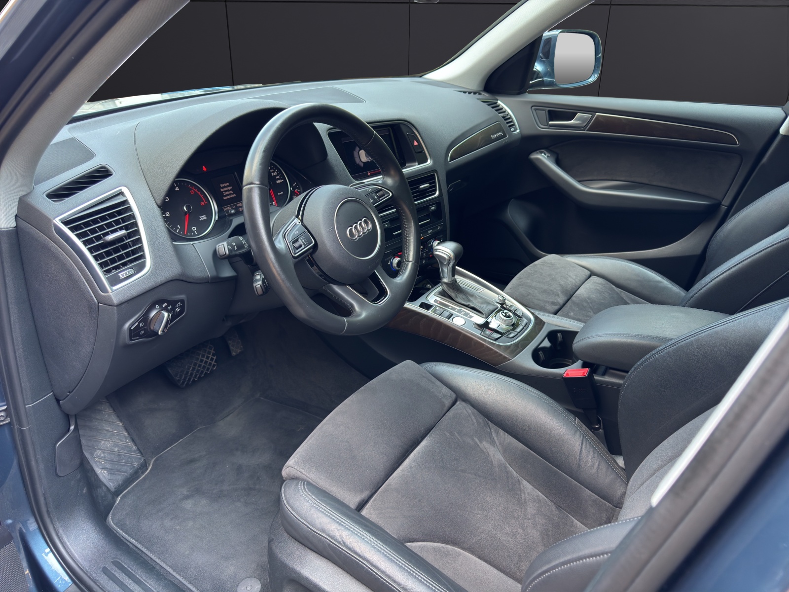 AUDI Q5 3.0 TDI clean quattro S-tronic-image-12