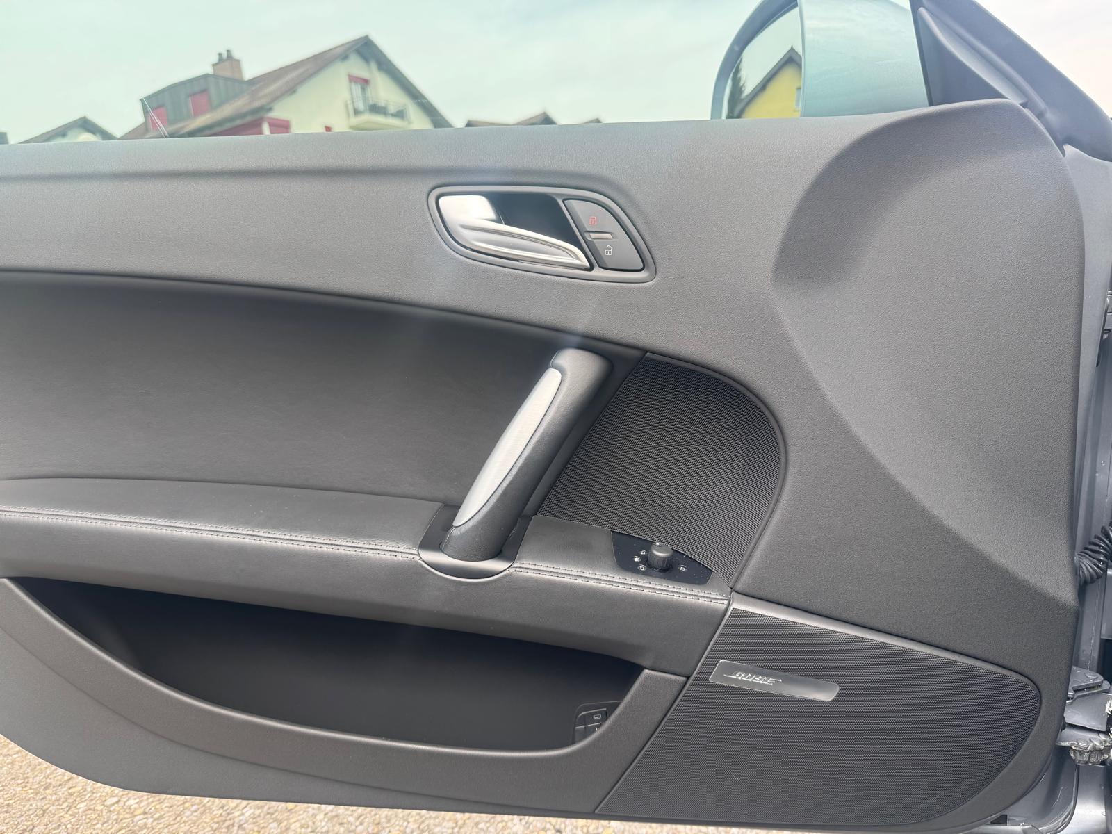 AUDI TT Coupé 3.2 quattro-image-12