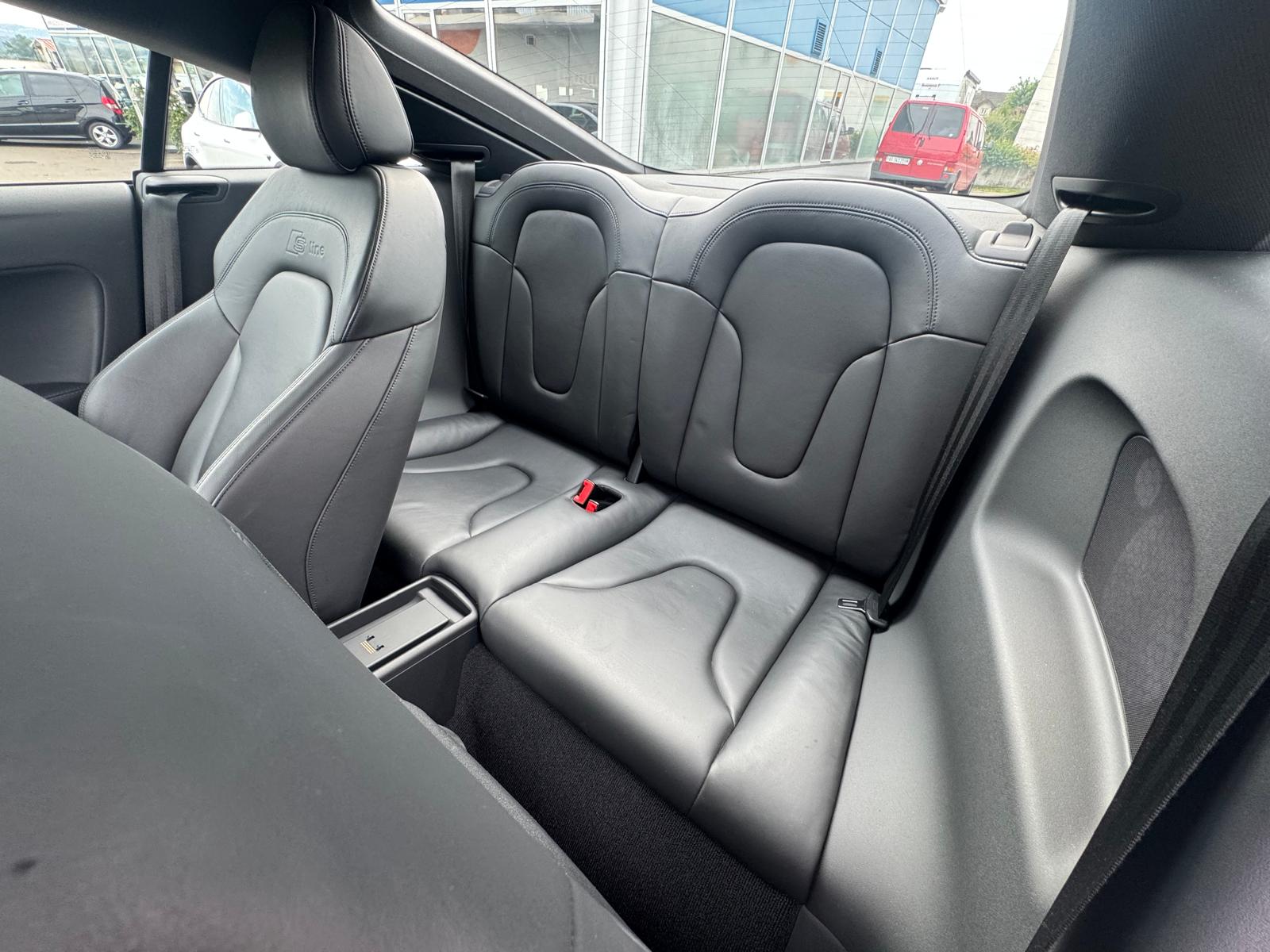 AUDI TT Coupé 3.2 quattro-image-13