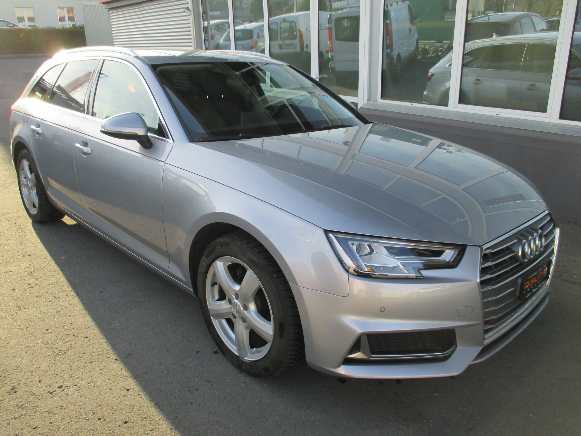 AUDI A4 Avant 35 TDI Sport S-tronic-image-2