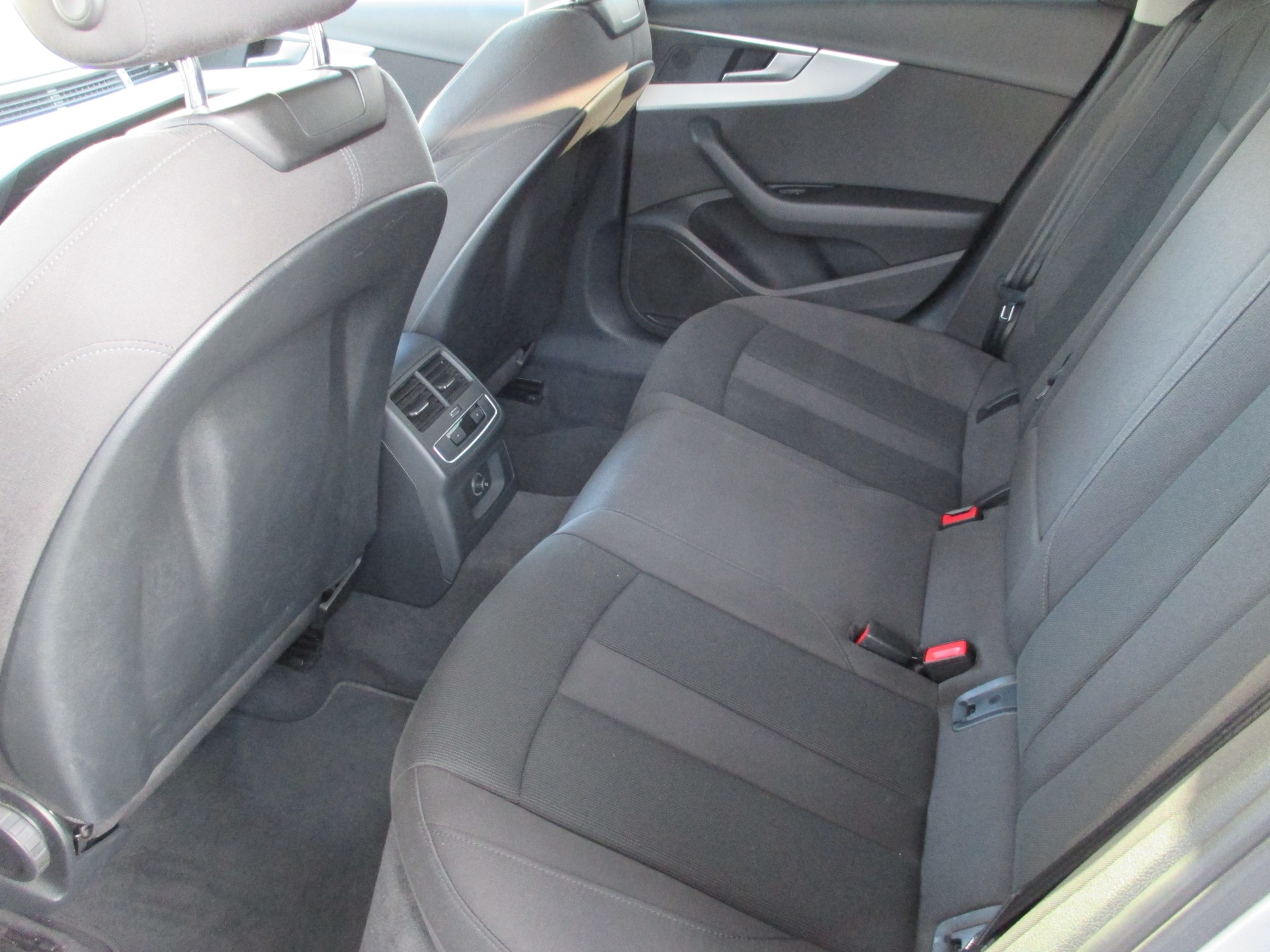AUDI A4 Avant 35 TDI Sport S-tronic-image-9