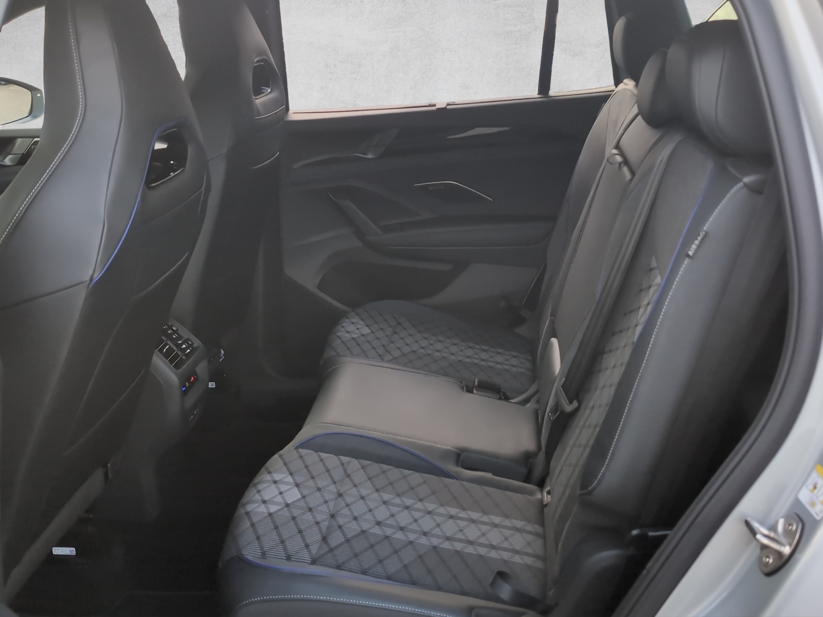 VW Tayron 2.0 TSI R-Line DSG 4Motion-image-9