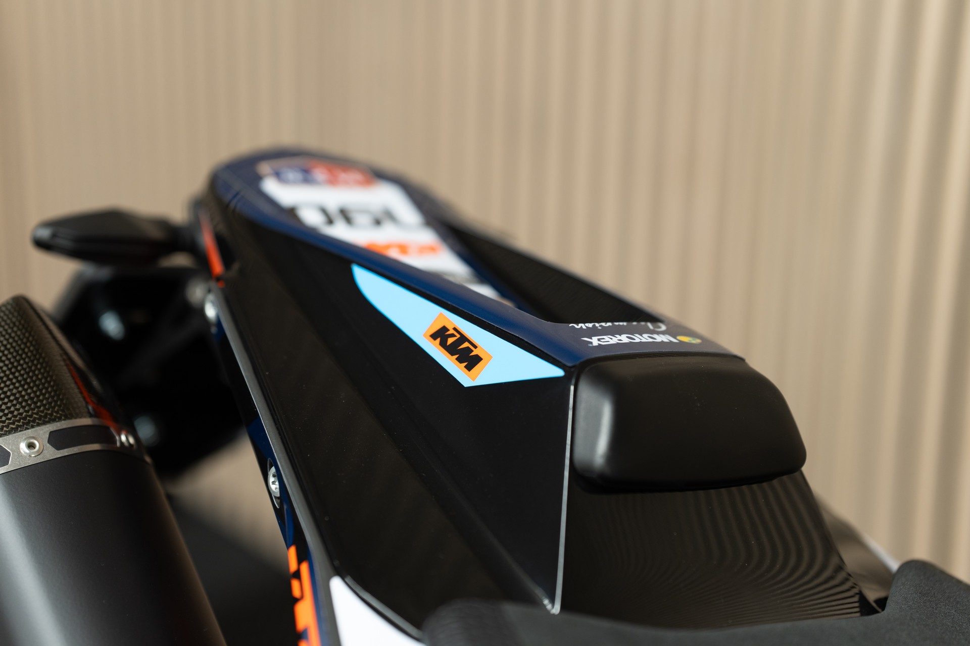 KTM 790 Duke mit Grafikkit, Kurzheck, Lenkerendspiegeln, Soziusabdeckung, Felgen Schwarz und Tech Pack-image-5