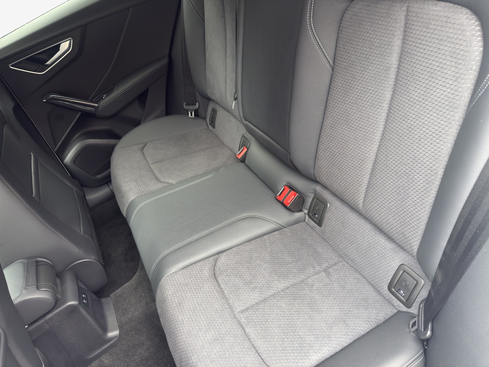 AUDI Q2 40 TFSI S line quattro S-tronic-image-11