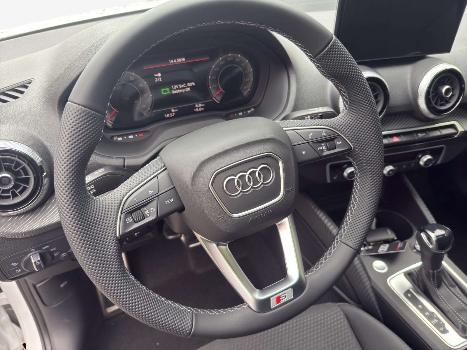 AUDI Q2 40 TFSI S line quattro S-tronic-image-9
