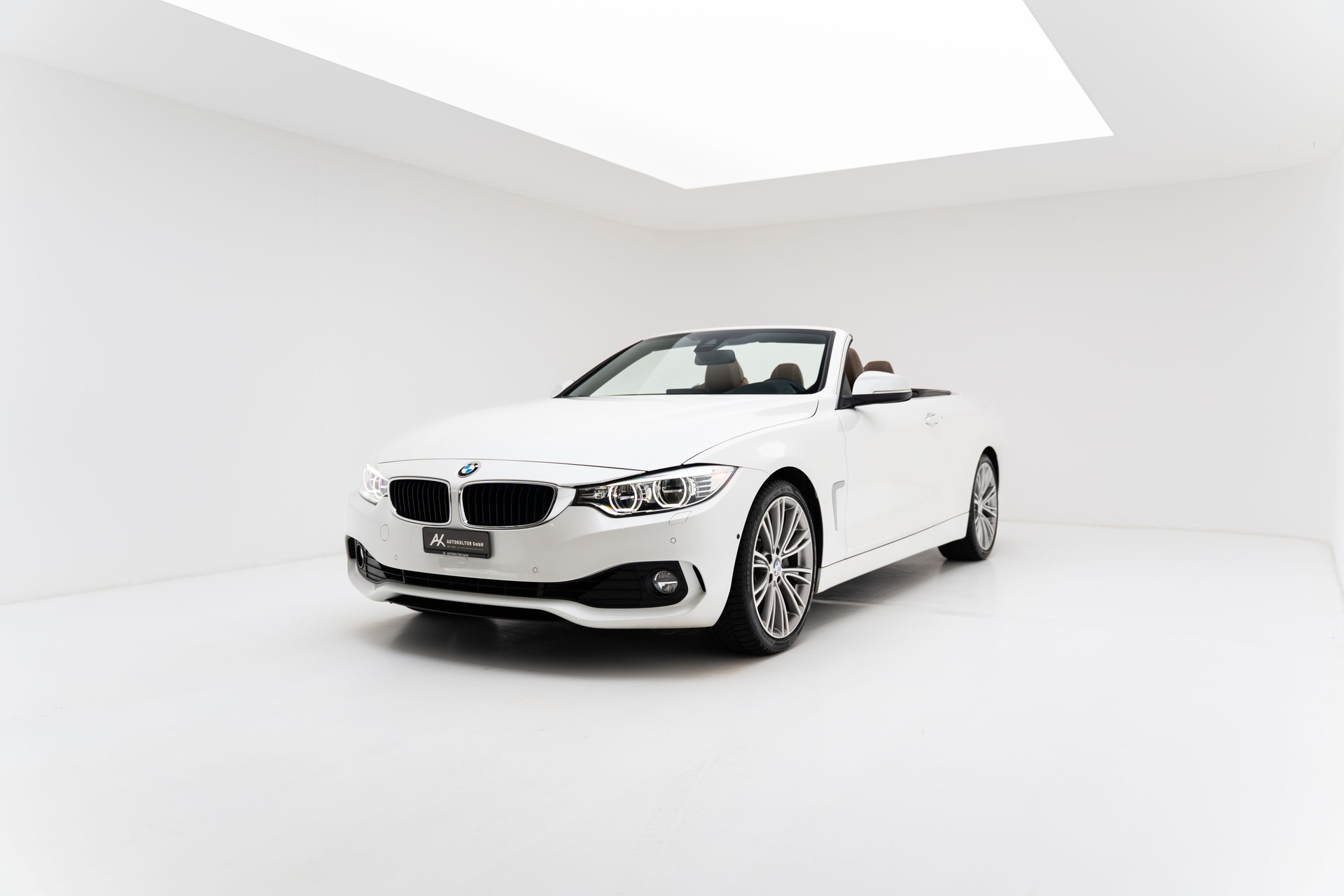 BMW 440i Cabriolet Steptronic - Individual-showroom-element-1