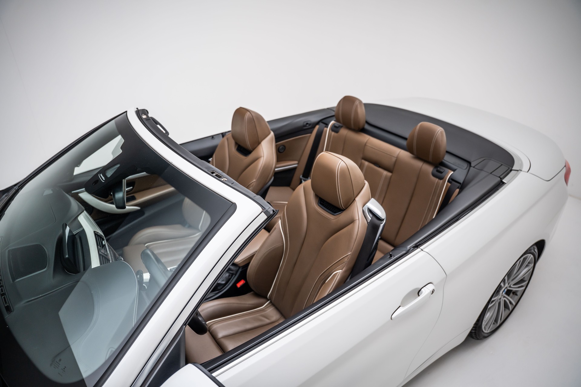 BMW 440i Cabriolet Steptronic - Individual-showroom-element-2
