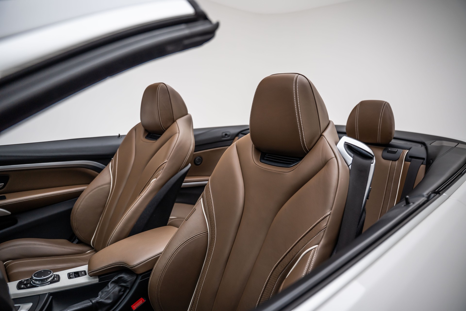 BMW 440i Cabriolet Steptronic - Individual-showroom-element-3