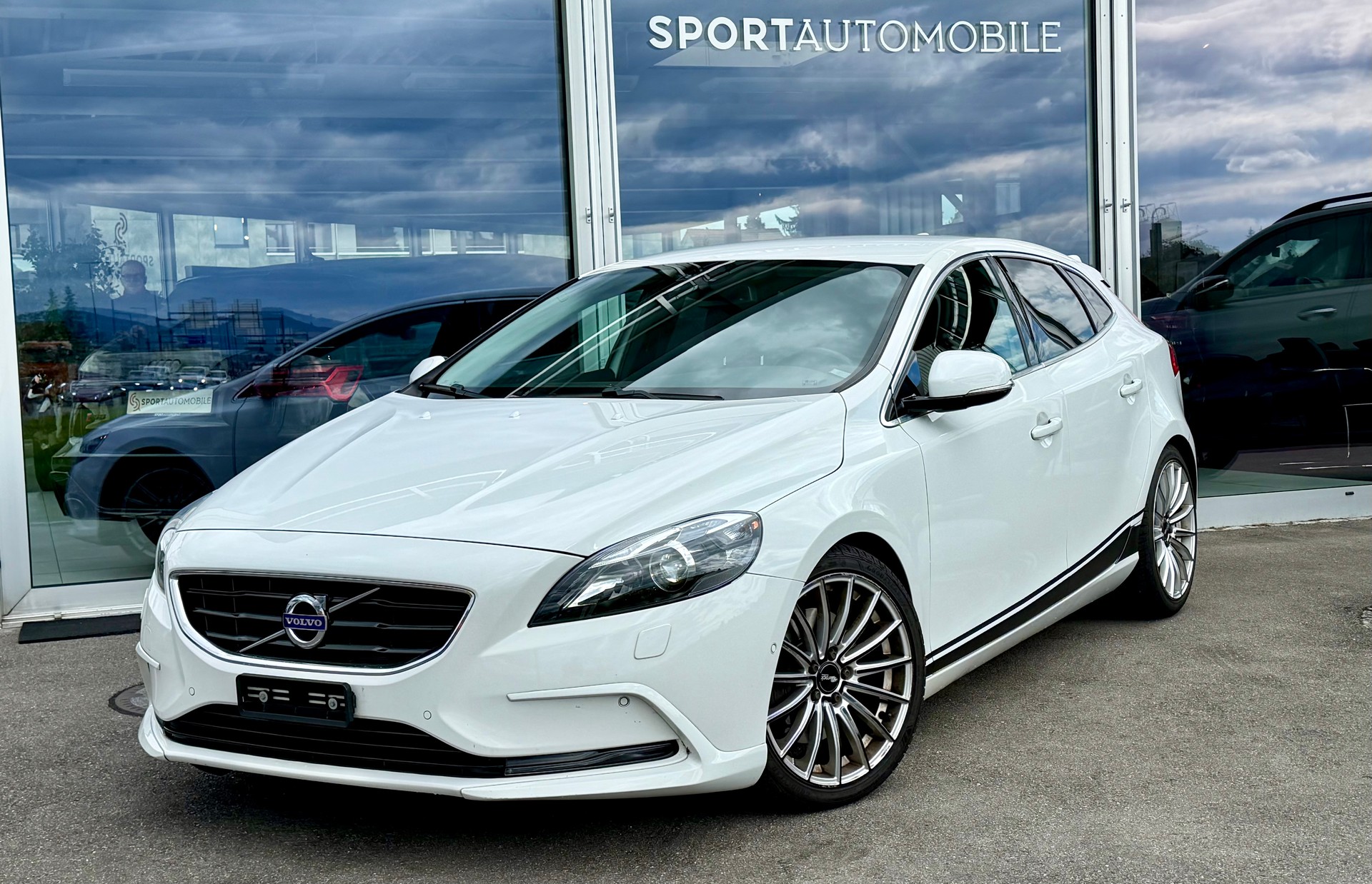 VOLVO V40 D4 SPORT