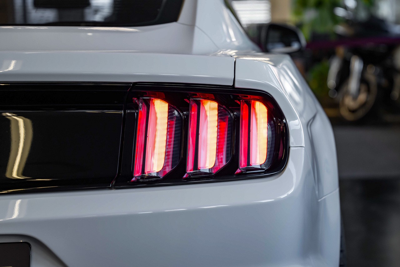 FORD Mustang Fastback 5.0 V8 GT Automat-image-10