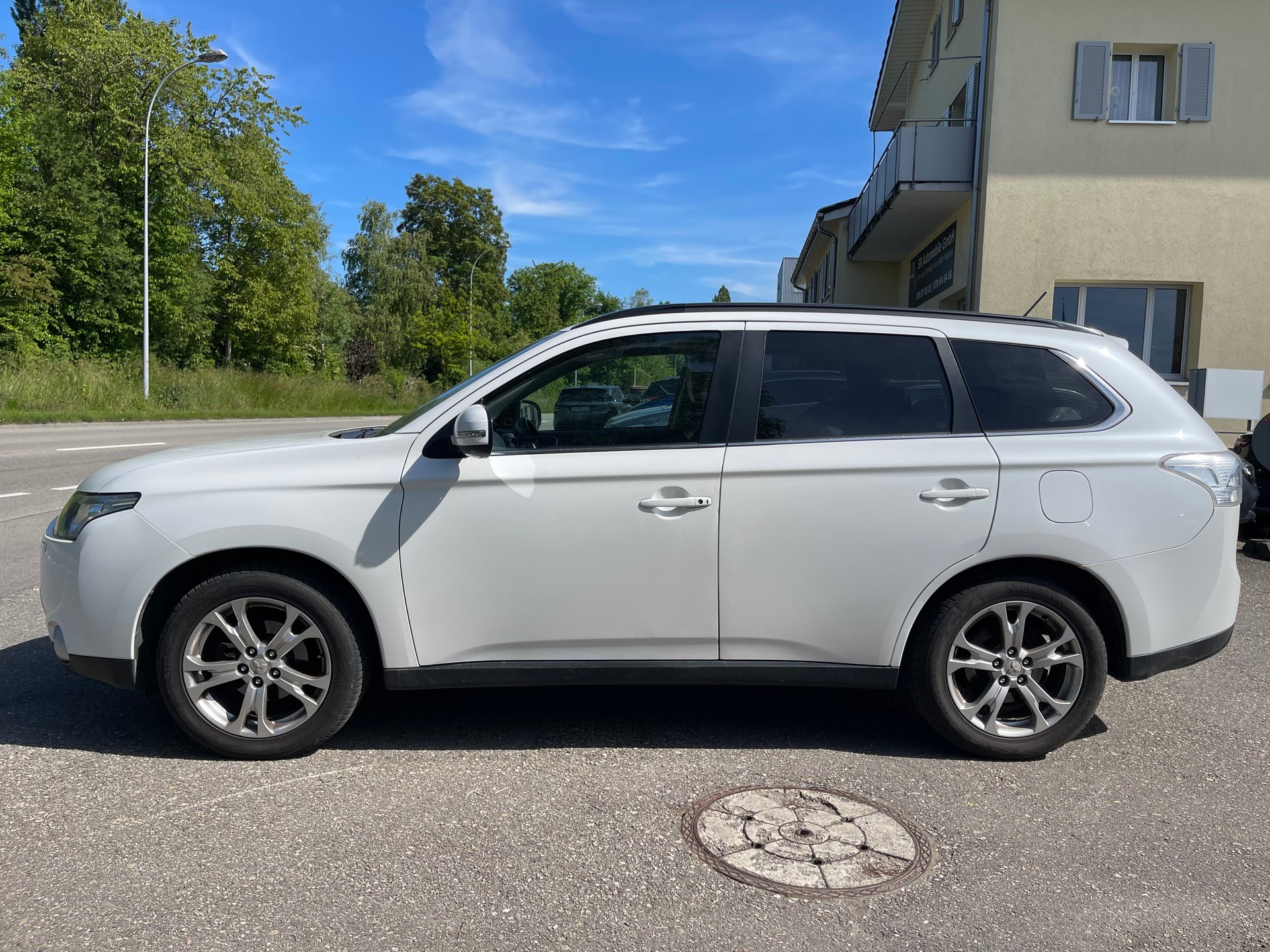 MITSUBISHI Outlander 2.2 DID Navigator 4WD Automatic-image-1
