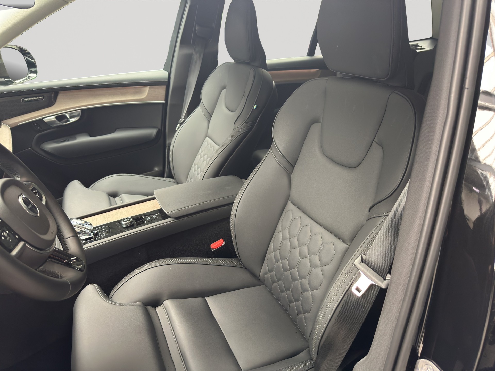 VOLVO XC90 B5 Benzin 7Pl. Mild Hybrid AWD Plus Bright Geartronic-image-6