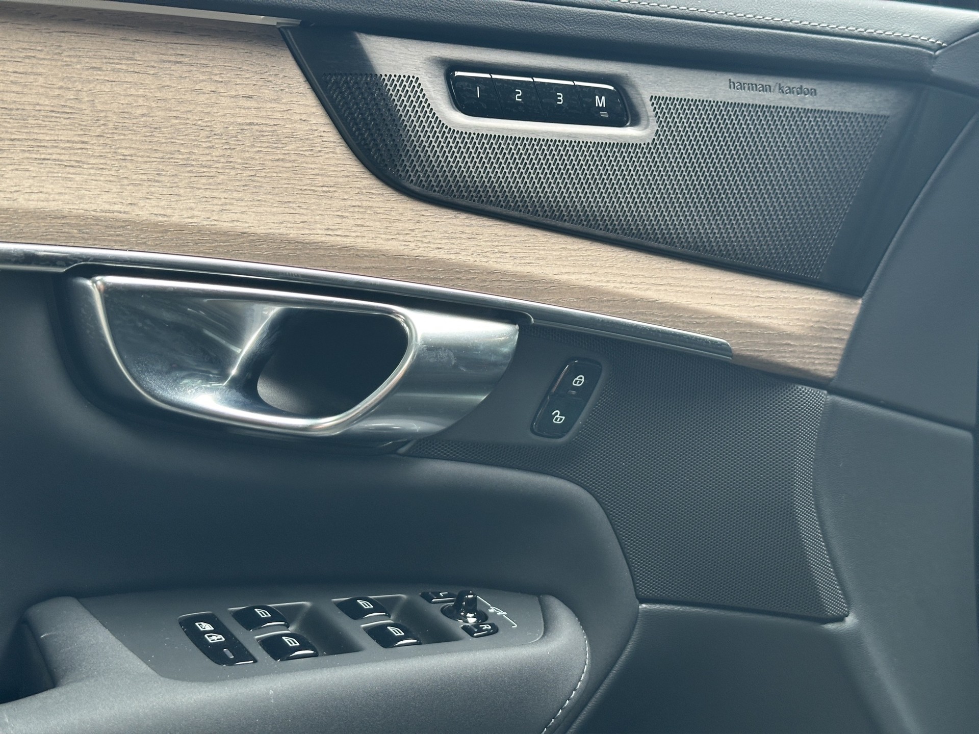 VOLVO XC90 B5 Benzin 7Pl. Mild Hybrid AWD Plus Bright Geartronic-image-5