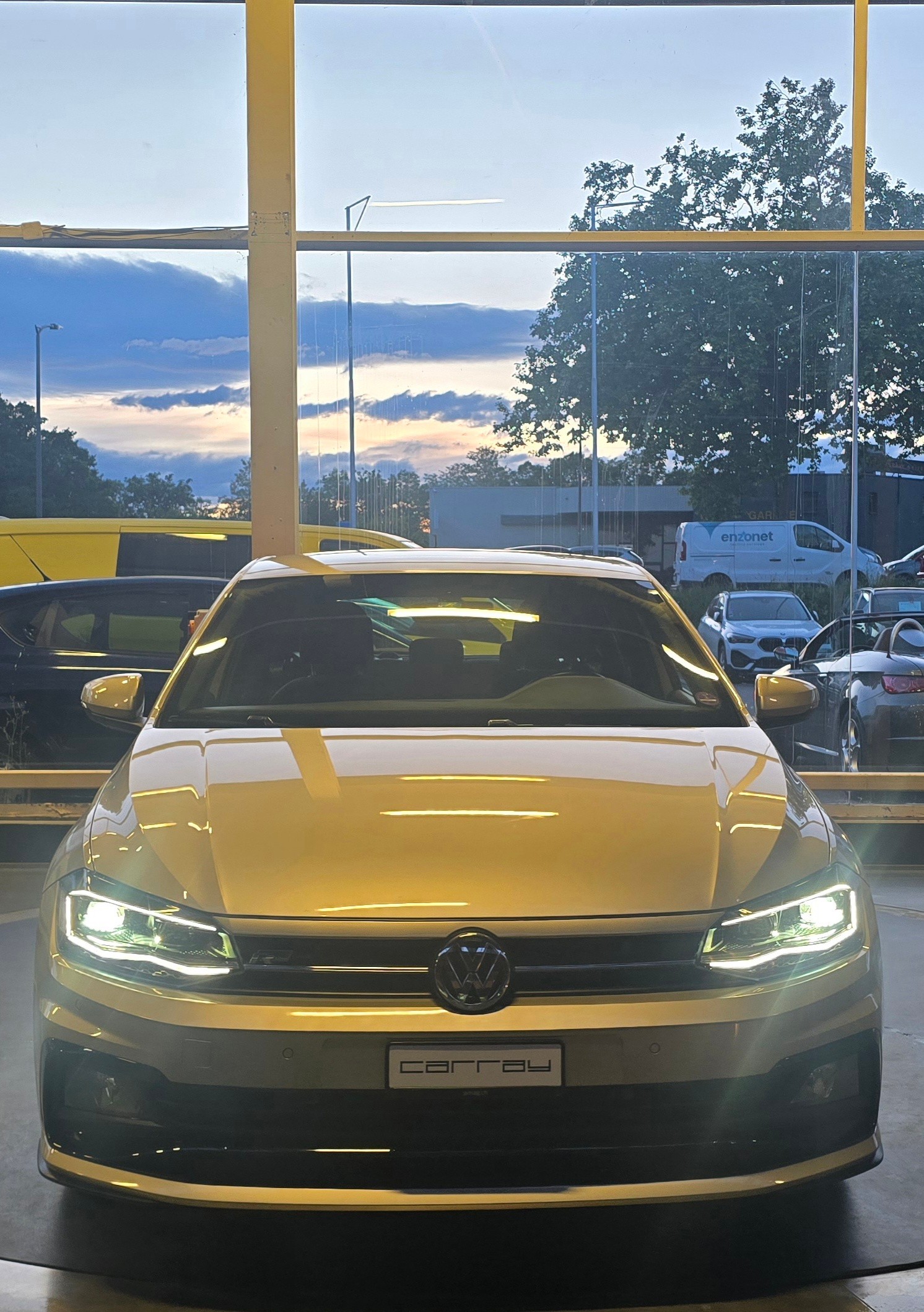 VW POLO-showroom-element-2