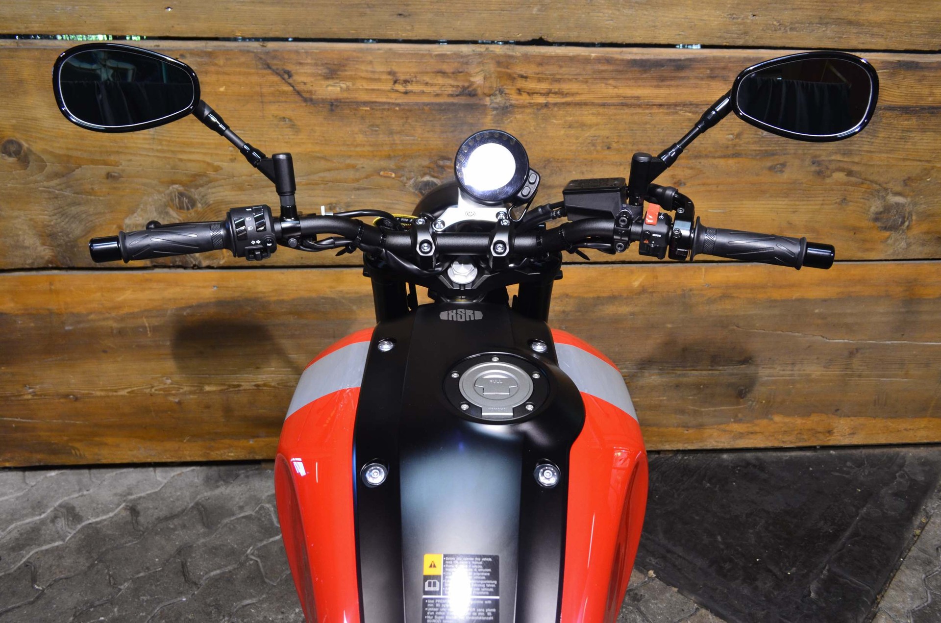 YAMAHA XSR 900 ABS-image-2