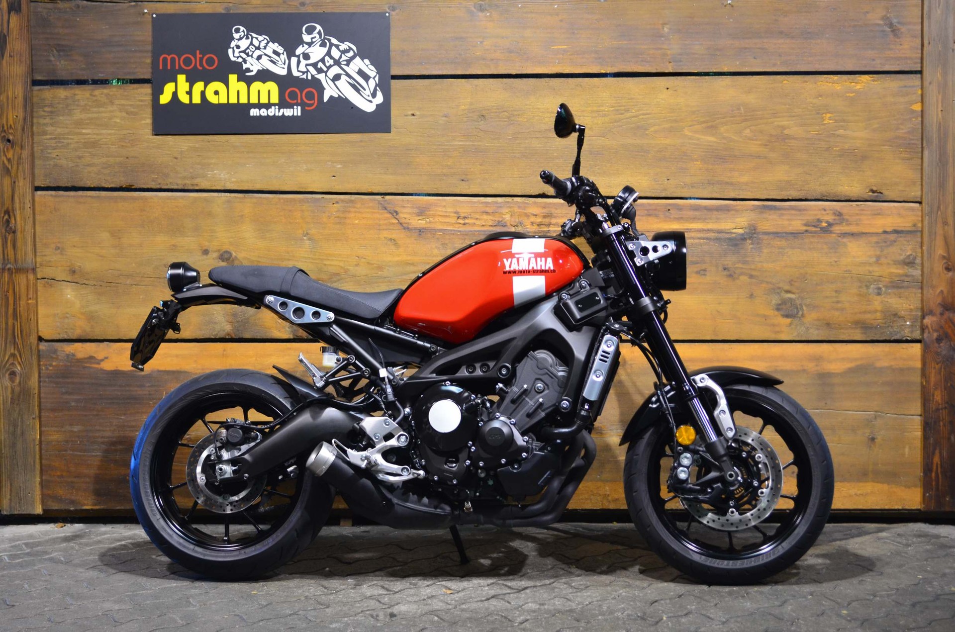 YAMAHA XSR 900 ABS-image-1