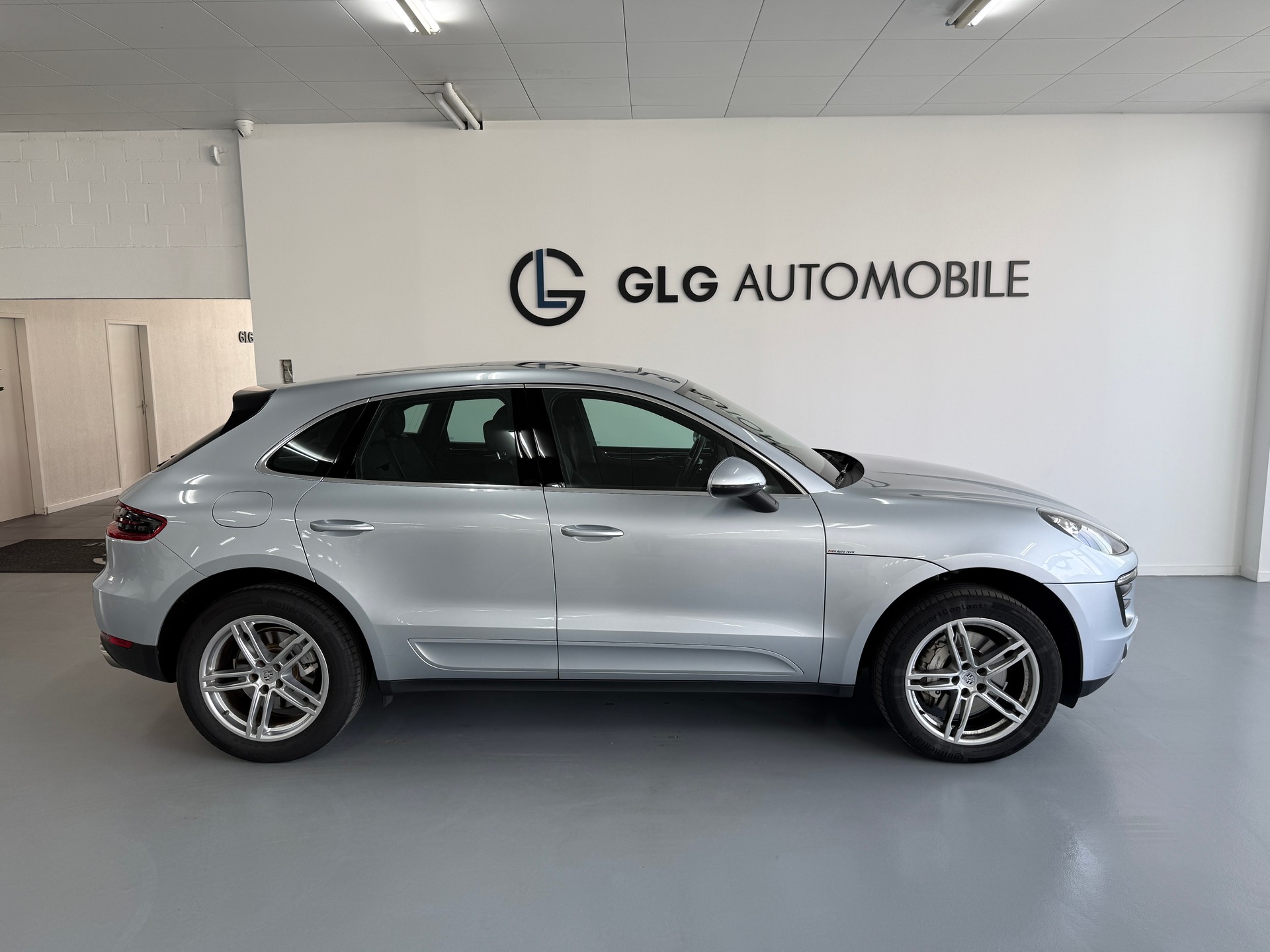 PORSCHE Macan S PDK-image-5