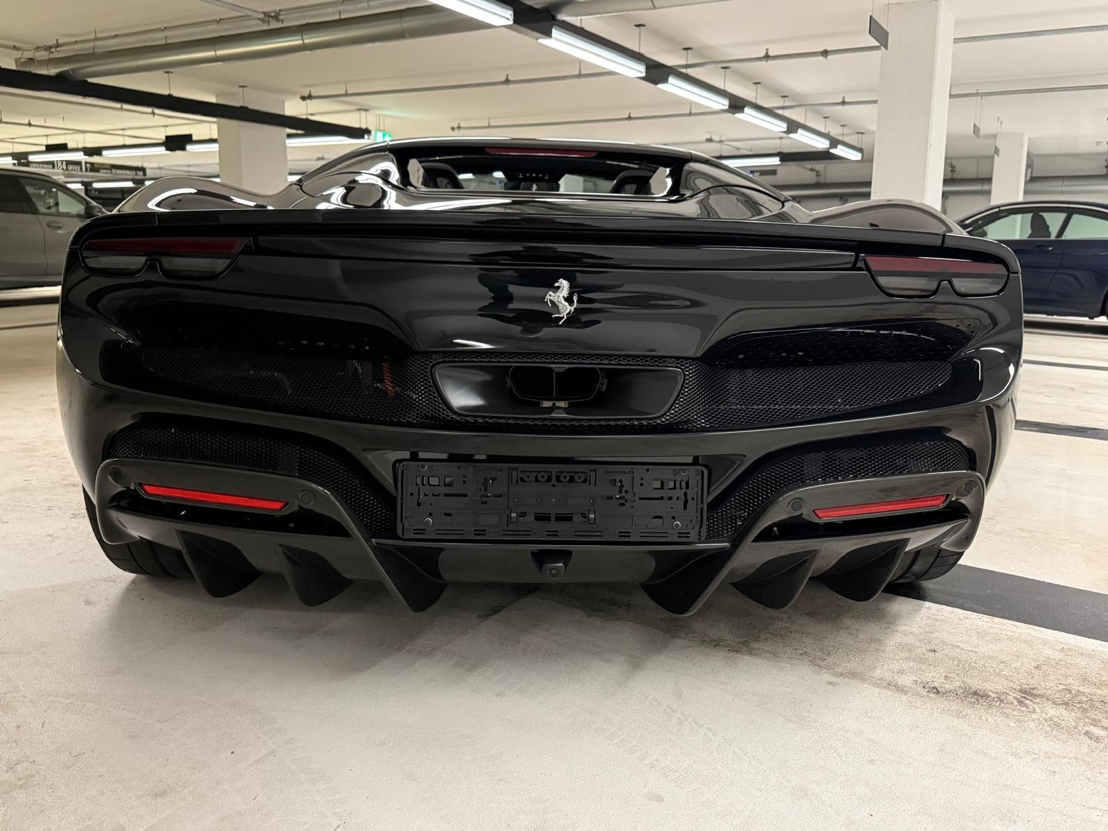 FERRARI 296 GTS Carbon INDIVIDUAL-showroom-element-3