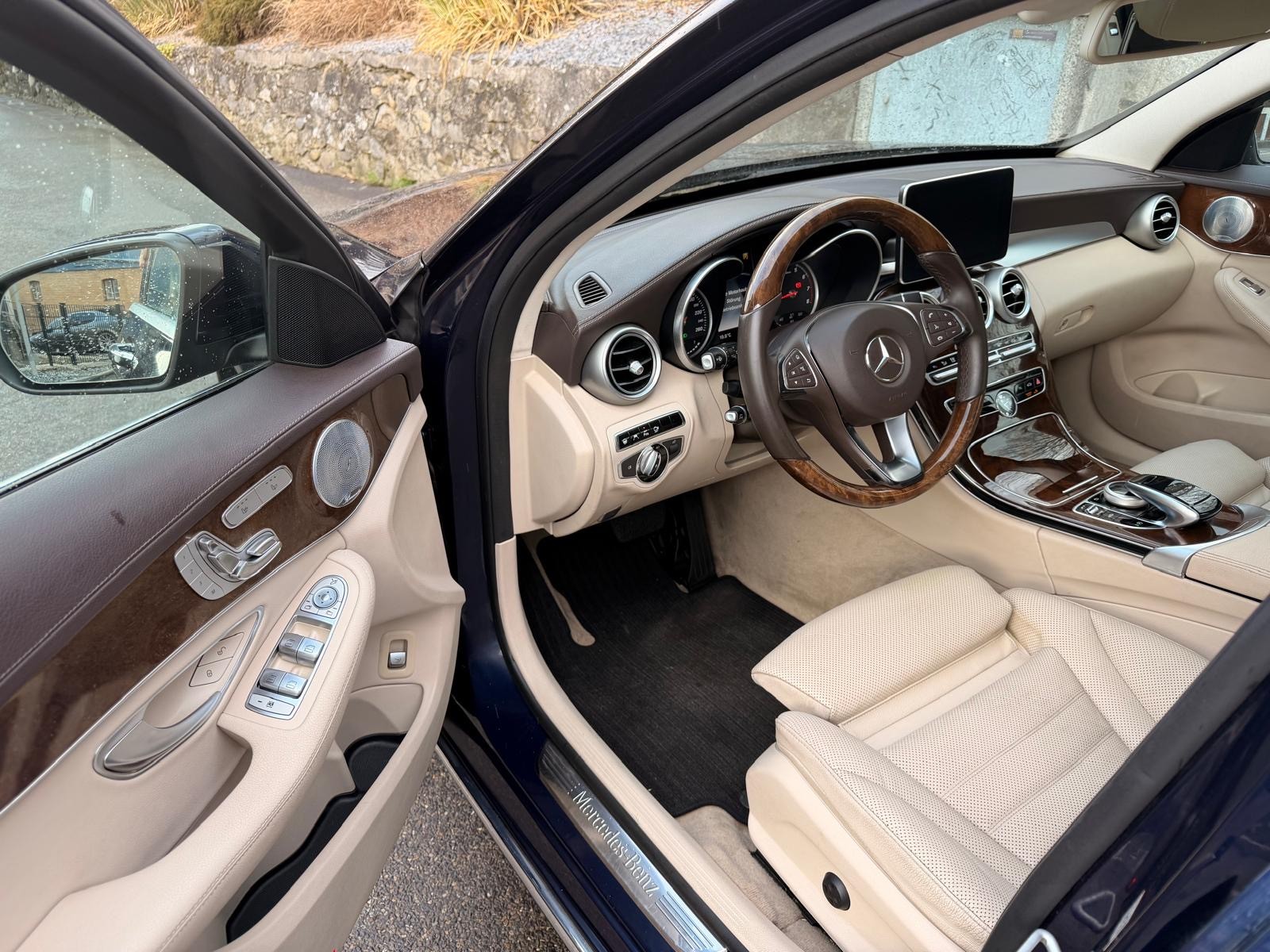 MERCEDES-BENZ C 400 Avantgarde 4Matic 7G-Tronic-image-7