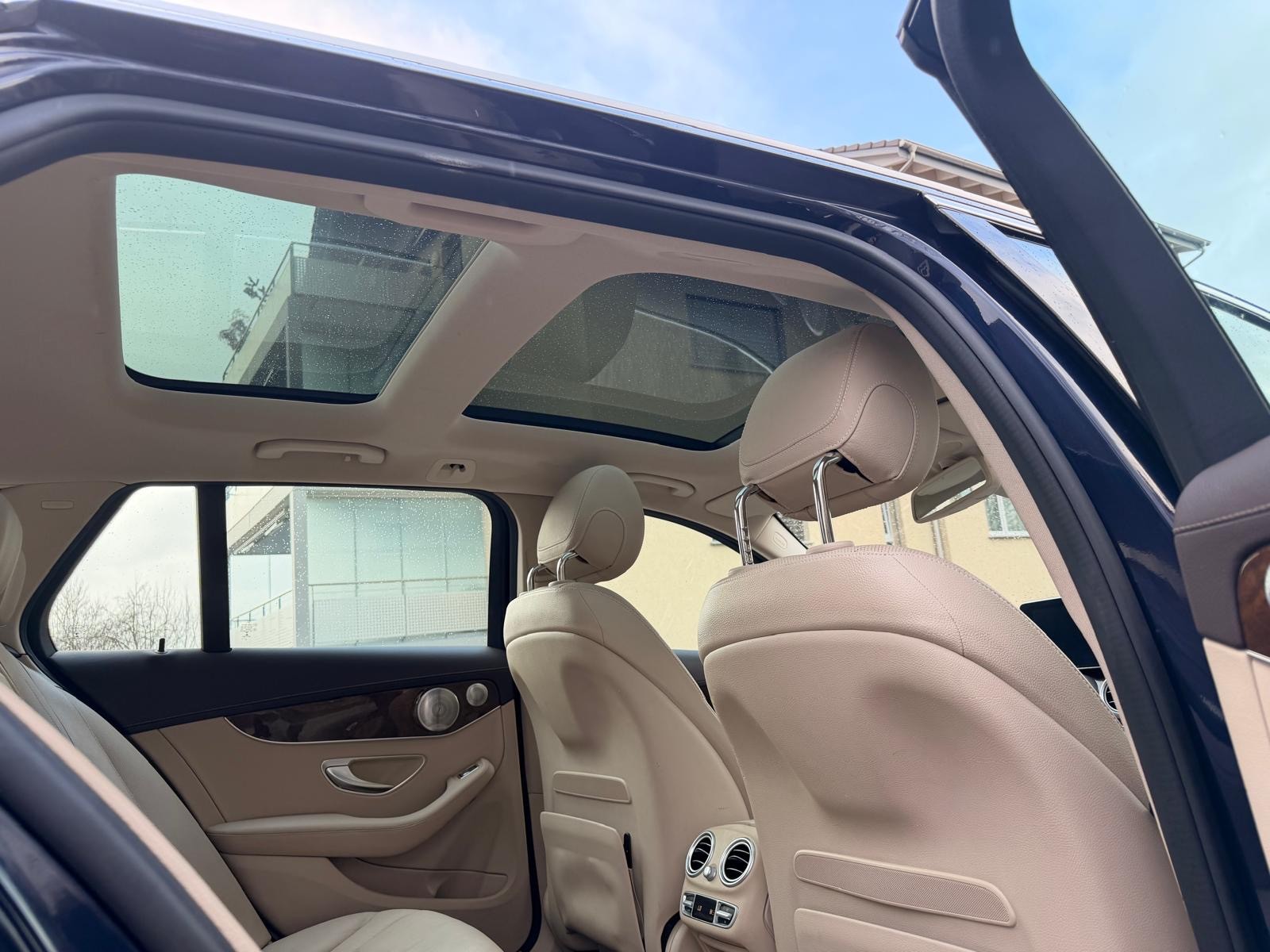 MERCEDES-BENZ C 400 Avantgarde 4Matic 7G-Tronic-image-11
