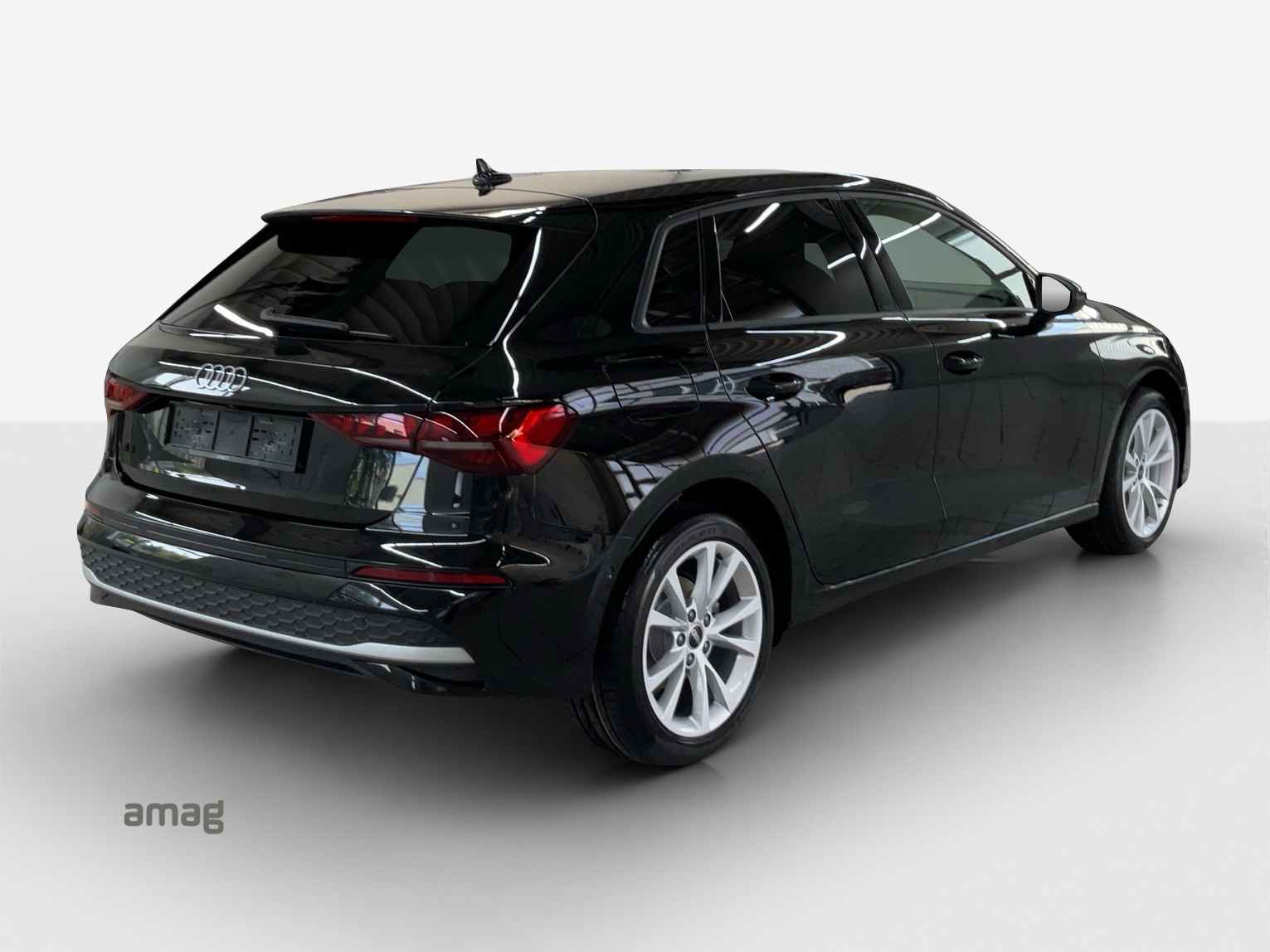 AUDI A3 Sportback TFSI 110 kW S line Attraction S tronic-image-4