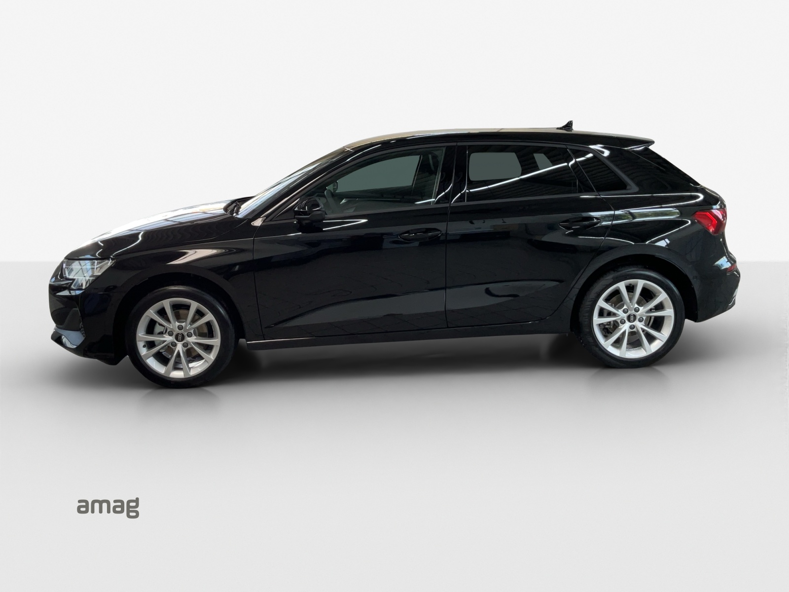 AUDI A3 Sportback TFSI 110 kW S line Attraction S tronic-image-1